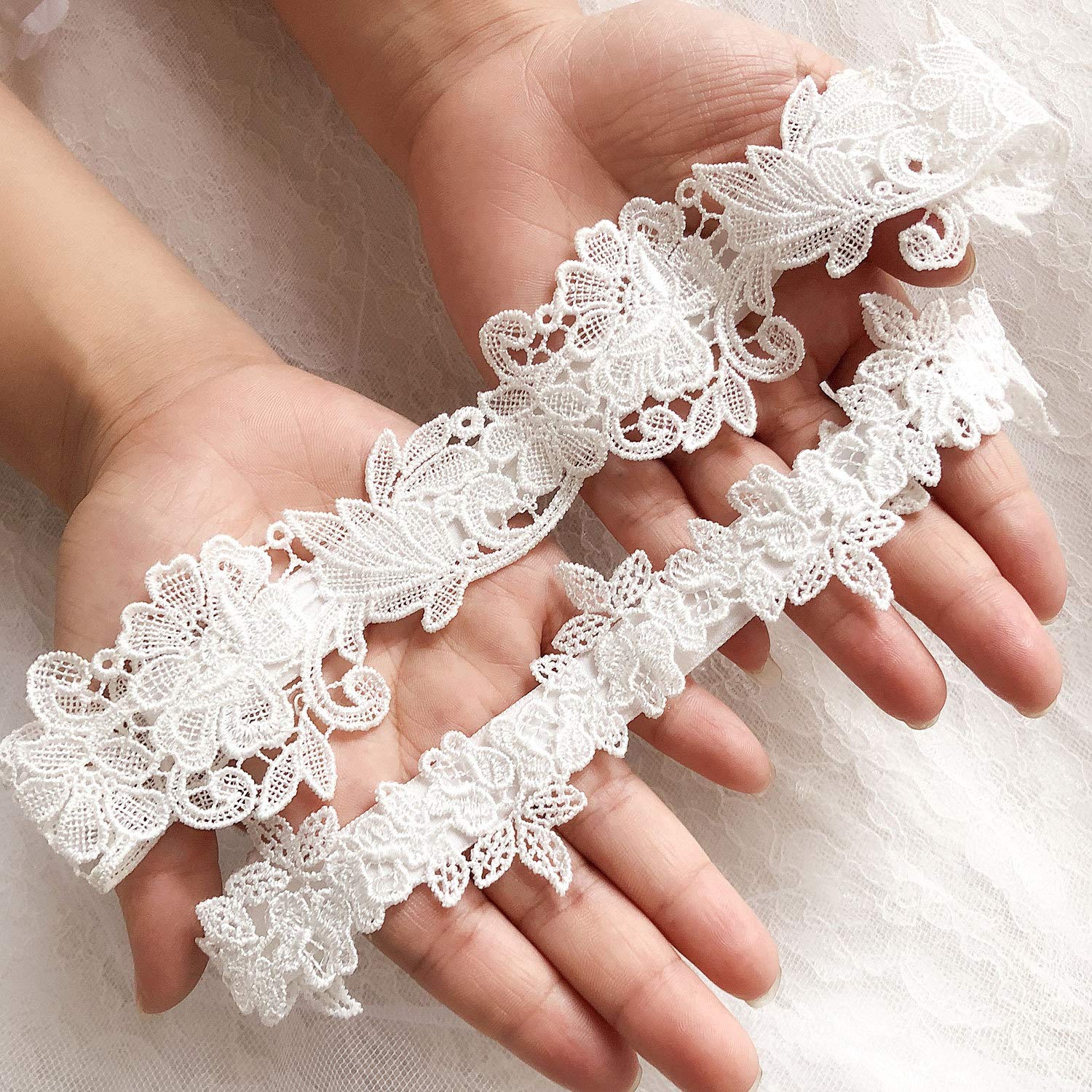 ADOVE Wedding Garters for Bride Stretch Lace Bridal Garter Sets White Flower Floral Leg Wedding Garter