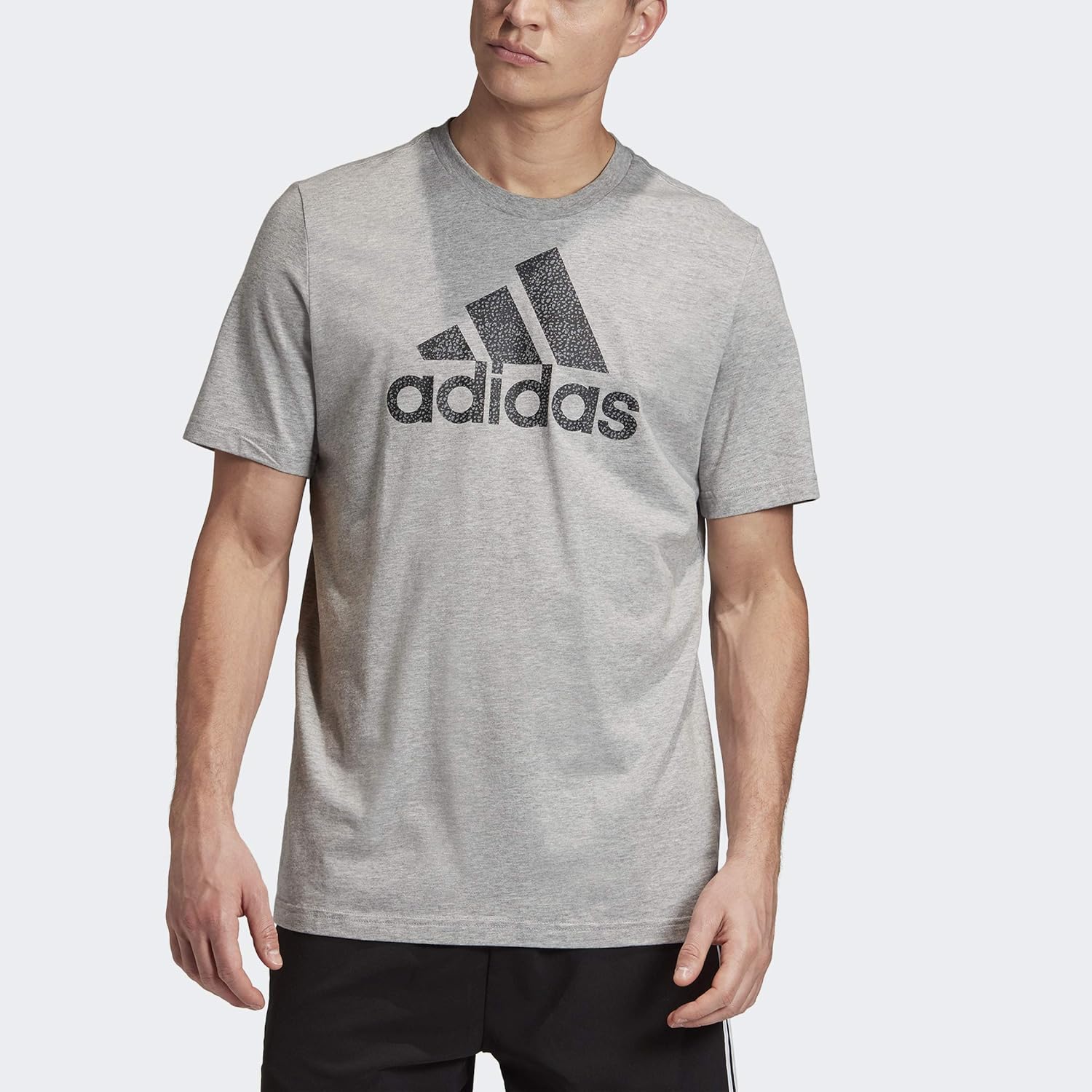 adidas Men's Textured Logo TShirt Amazon.co.uk Sports & Outdoors