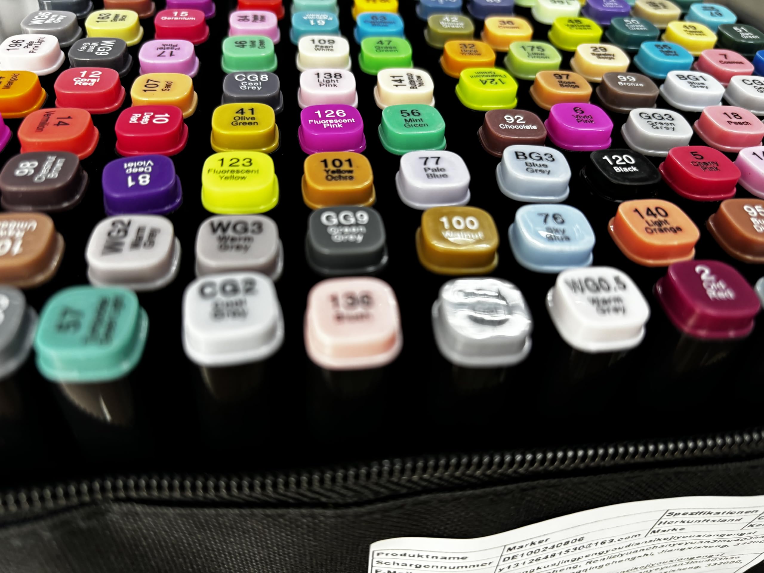 Kebuye 100 Colors Alcohol Markers Set, Dual Tips Blender Art Markers for Drawing Sketching Coloring Artist Pens and Underlining, Professional Permanent Sketch Marker for Kids Adult Coloring