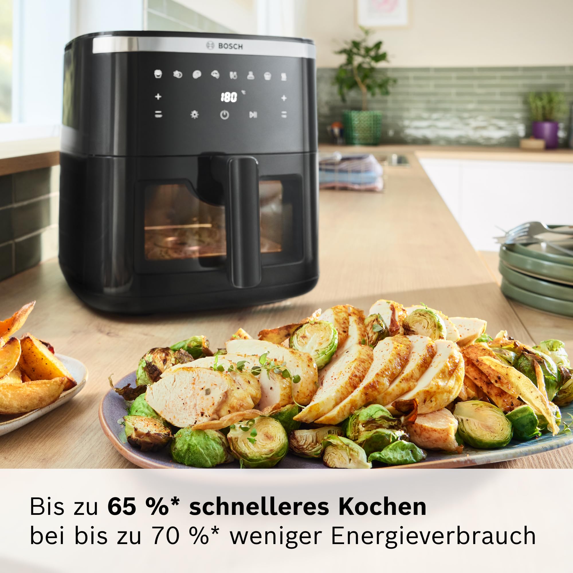 Bosch Heißluftfritteuse Serie 6, XXL 7,2 L Fassungsvermögen, 7 voreingestellte Programme, beleuchtetes Sichtfenster, bis zu 65% schnelleres Kochen, AirFryer in Schwarz, MAF671B0 3