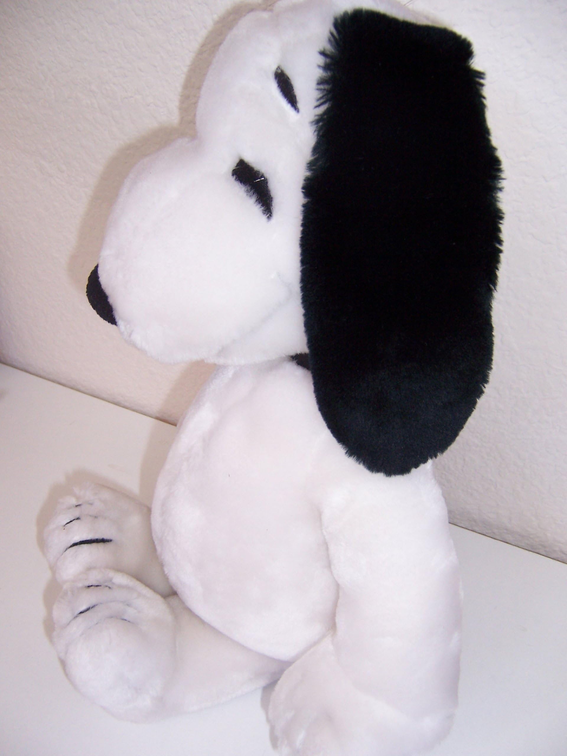 Vintage PEANUTS SNOOPY LARGE 18 Plush (1968) by Determined