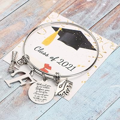 Graduation Gifts For Girlfriend / 42 Gift Ideas For Girlfriend College Graduation : Tiffany earrings or everlane weekender bag that she can take on a quick weekend getaway: