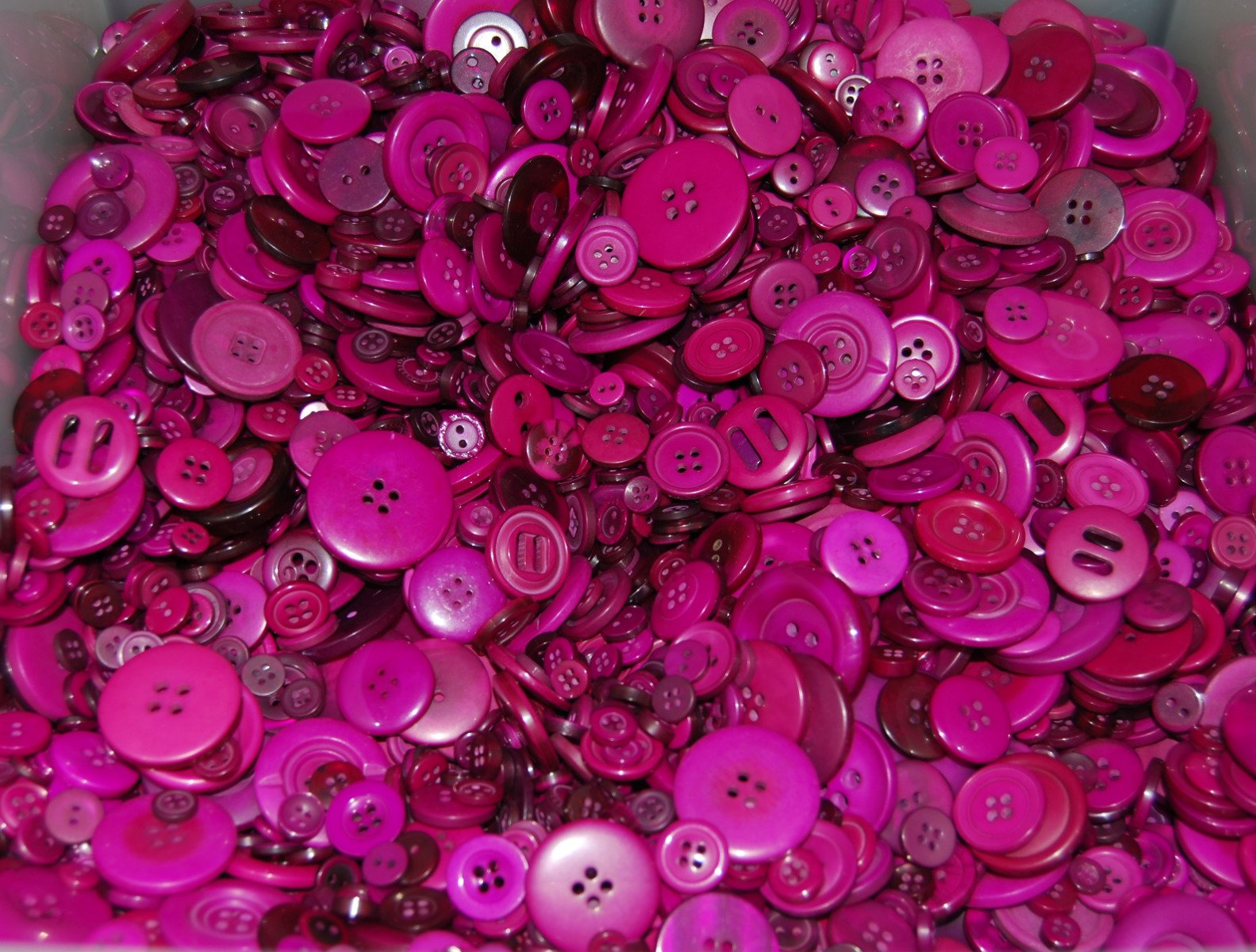 celloexpress Plum Buttons - Mixed Sizes and Colours of Various Plum Buttons for Sewing and Crafting - Pack of 250g