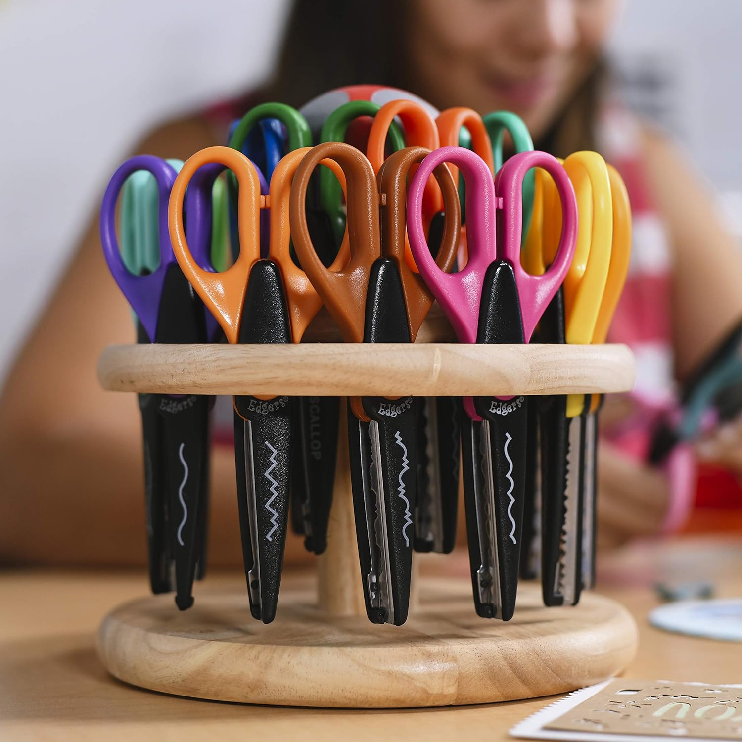 ECR4Kids Kraft Edgers Scissors with Hardwood Rack, 18-Piece, Decorative Paper Scissors with Rotating Stand for Kids, Teacher Supplies, Scrapbook Supplies, DIY Projects, Craft Supplies, Kids’ Crafts, Multicolor (ELR-0239): Industrial & Scientific