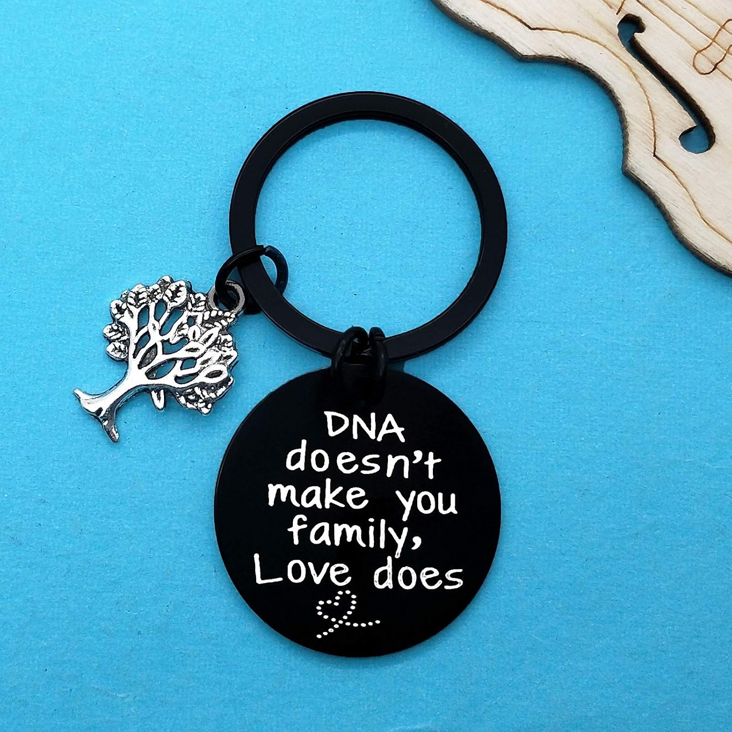 Huwujiu Step Mum Keyring Step Dad Gifts DNA Doesn't Make You Family Love Does Keyring Step Parent Gifts Keyring Mother’s Day Gifts Father’s Day Gifts Christmas Birthday Gifts Adoption Gifts - Image 4