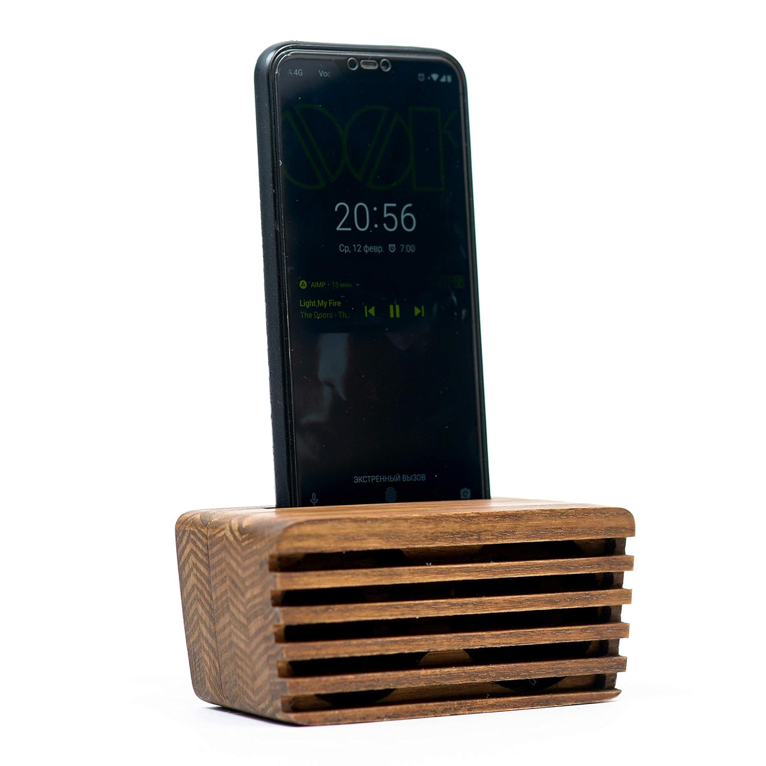 wooden smartphone speaker