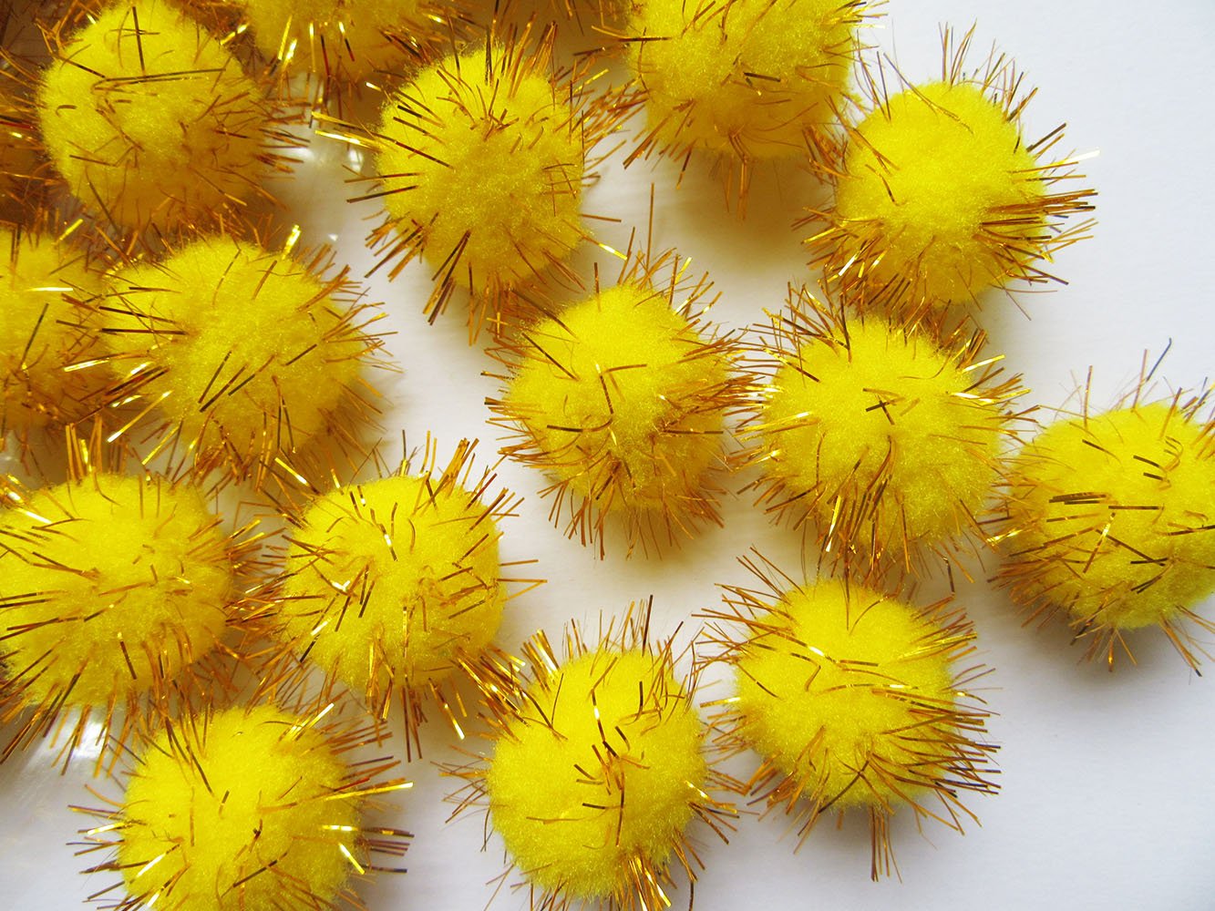 YYCRAFT 100pcs Pom Poms Glitter Poms Sparkle 1"(25mm) Balls Cat Toy for KittensYellow