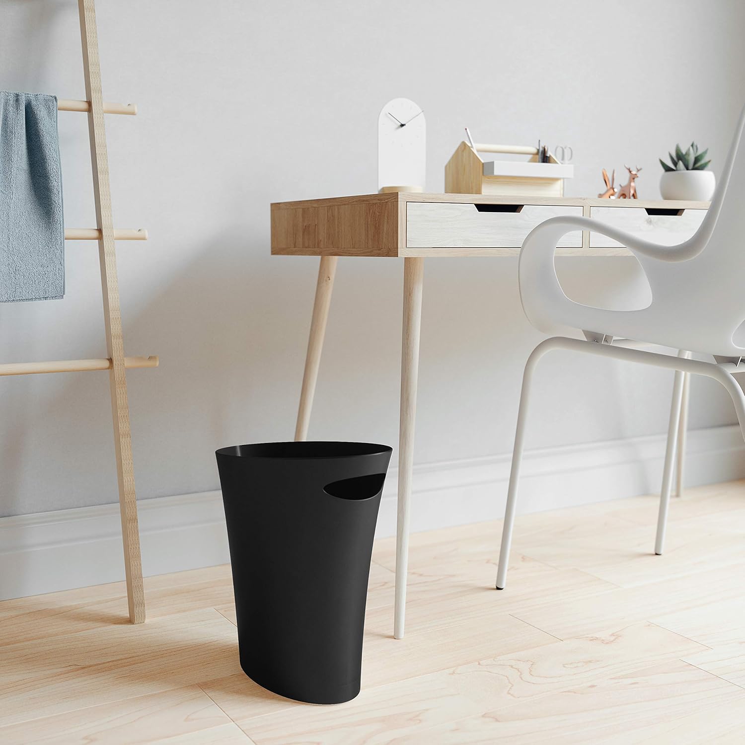 Umbra Skinny Sleek & Stylish Bathroom Trash, Small Garbage Can Wastebasket for Narrow Spaces at Home or Office, 2 Gallon Capacity, Black: Home & Kitchen