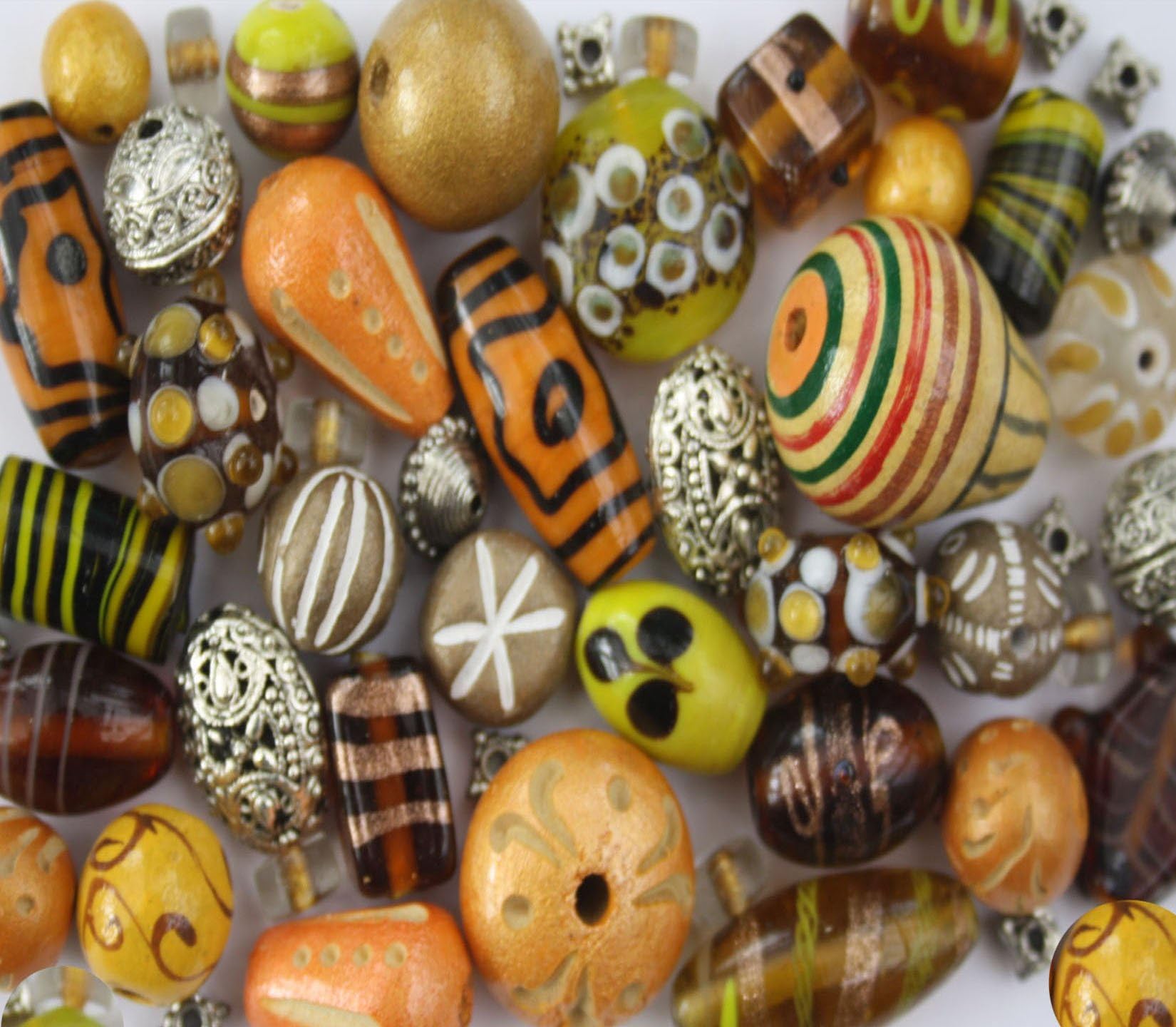 150g Luxury Mixed lot of Glass Tibetan Wood Jewellery Making Beads (Gold)
