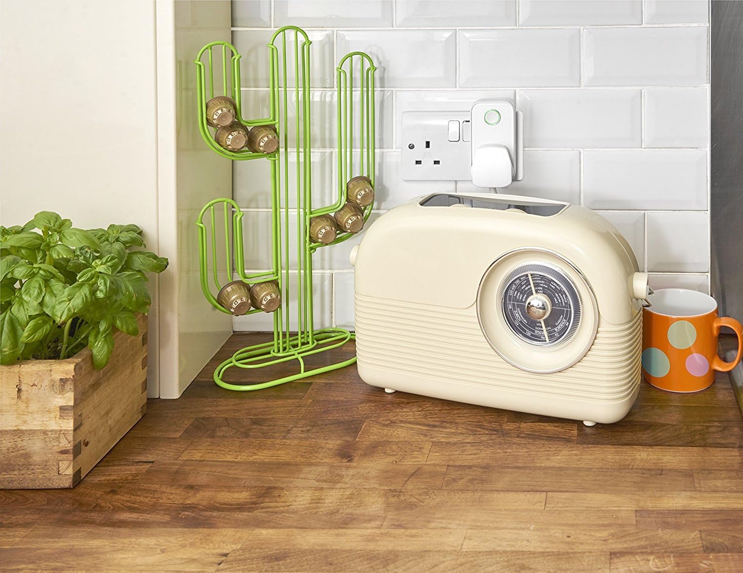 Hive Active Smart Plug + Hive Lights Dimmable B22 Smart Bulb