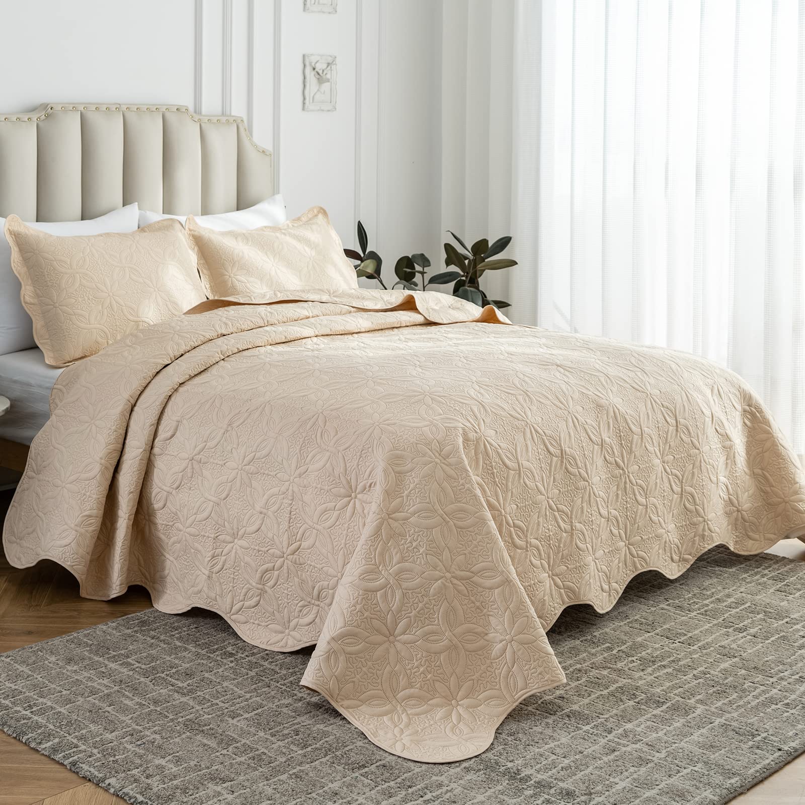 Photo 1 of Auemtyn King Size Quilt Set 3 Pieces, Soft Lightweight Summer Bedspread, Reversible Microfiber Bed Coverlet for All Seasons, Beige, Floral Pattern (1 Quilt, 2 Pillow Shams)