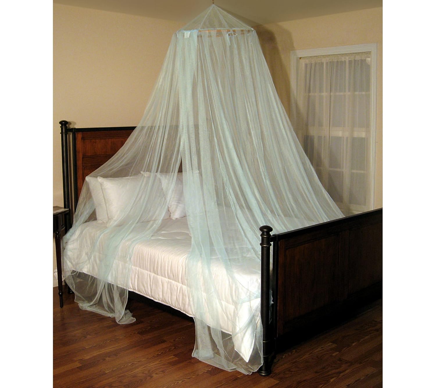 балдахин пластиковые. кровать с занавесками. штора на кровать. кровать с шатром. полог для кровати в деревне.