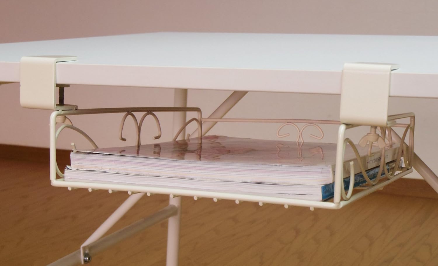 Amazon Co Jp デスク下吊り下げラック ｗｈ １３６８１ ホーム キッチン