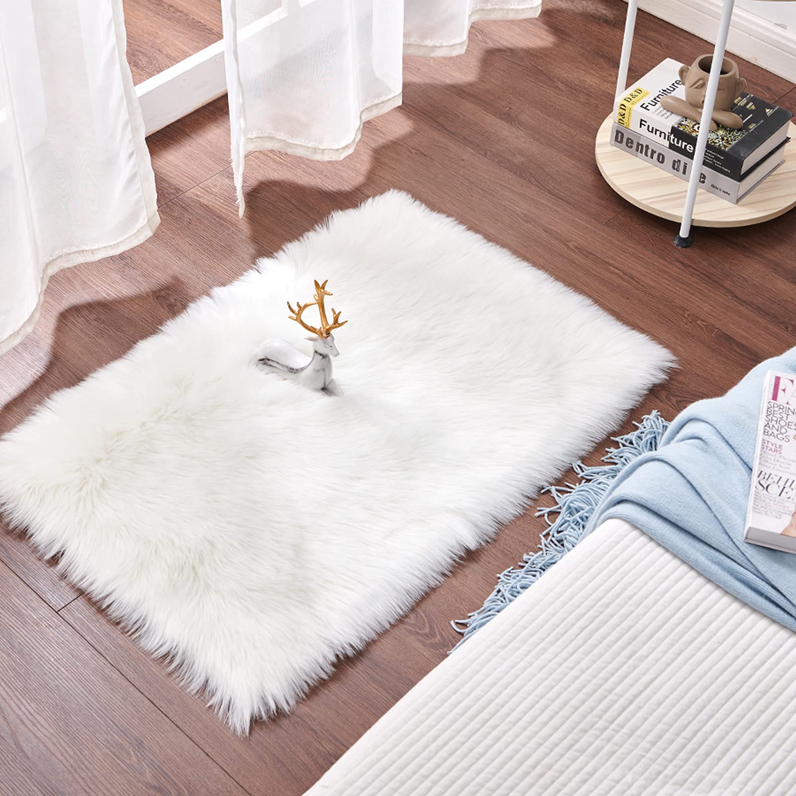 Cumay Super Soft Faux Sheepskin Rug,Rugs living room, Shaggy Bedroom Area Rug Faux Fur Rug Bedside Rugs (white, 23.6 x 35.4 inch)