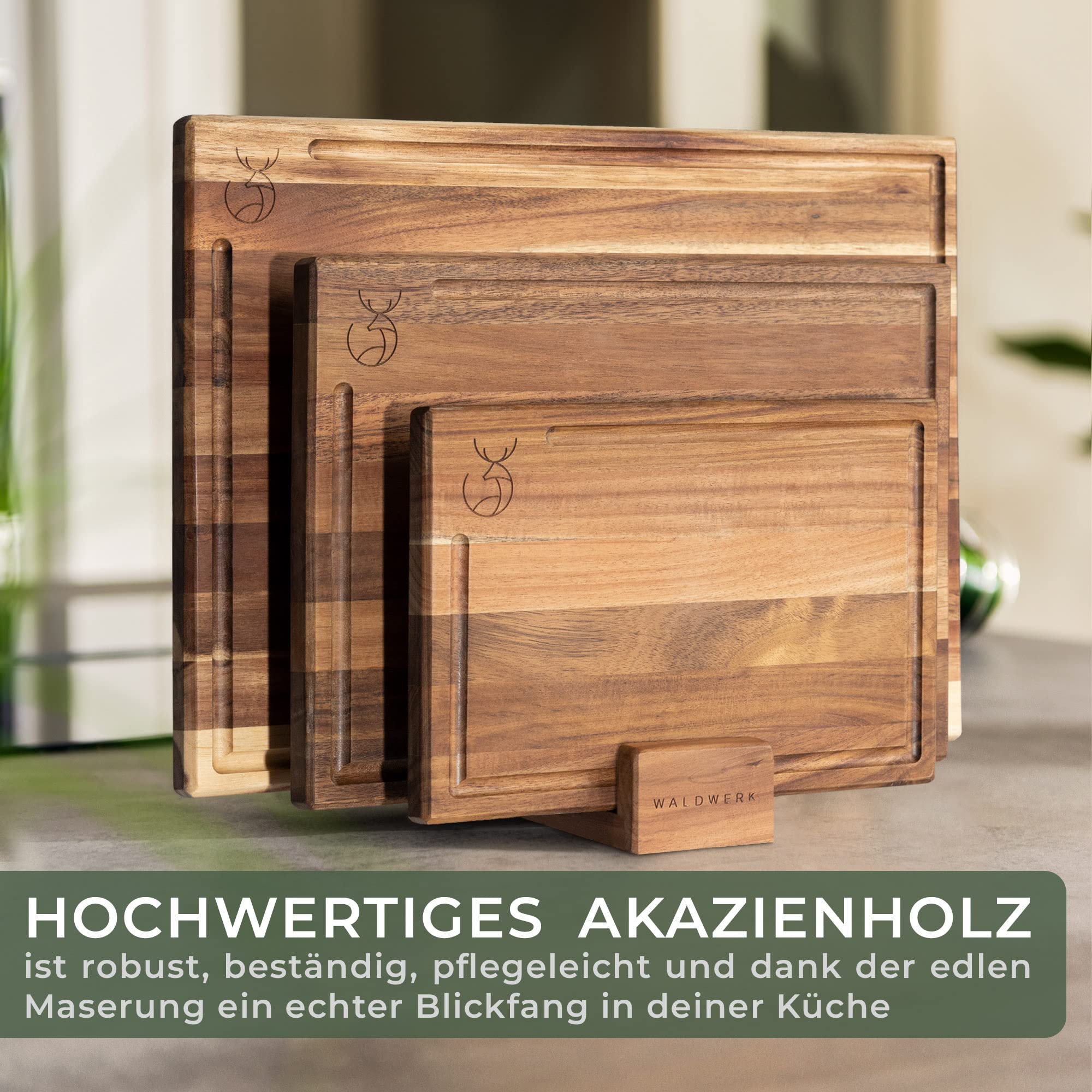 WALDWERK Schneidebrett 3er Set (40x30 / 33x24 / 26x18cm) aus massiver Akazie - Schneidebretter mit Brettständer - 2cm dicke Holzbretter mit Saftrille - Design Schneidebrett Set 2