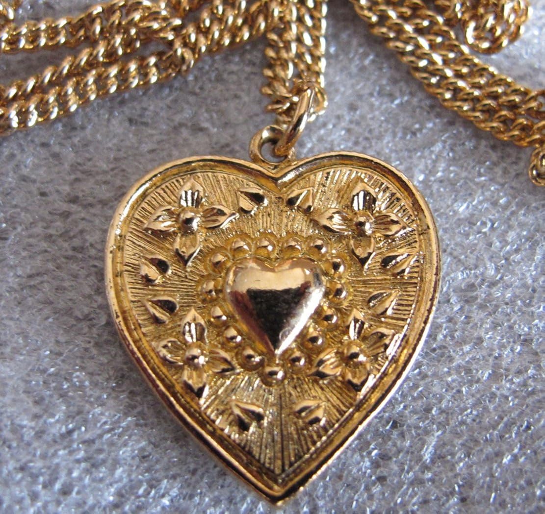 AVON Vintage Little Orphan Annie HEART PENDANT & 14" CHAIN