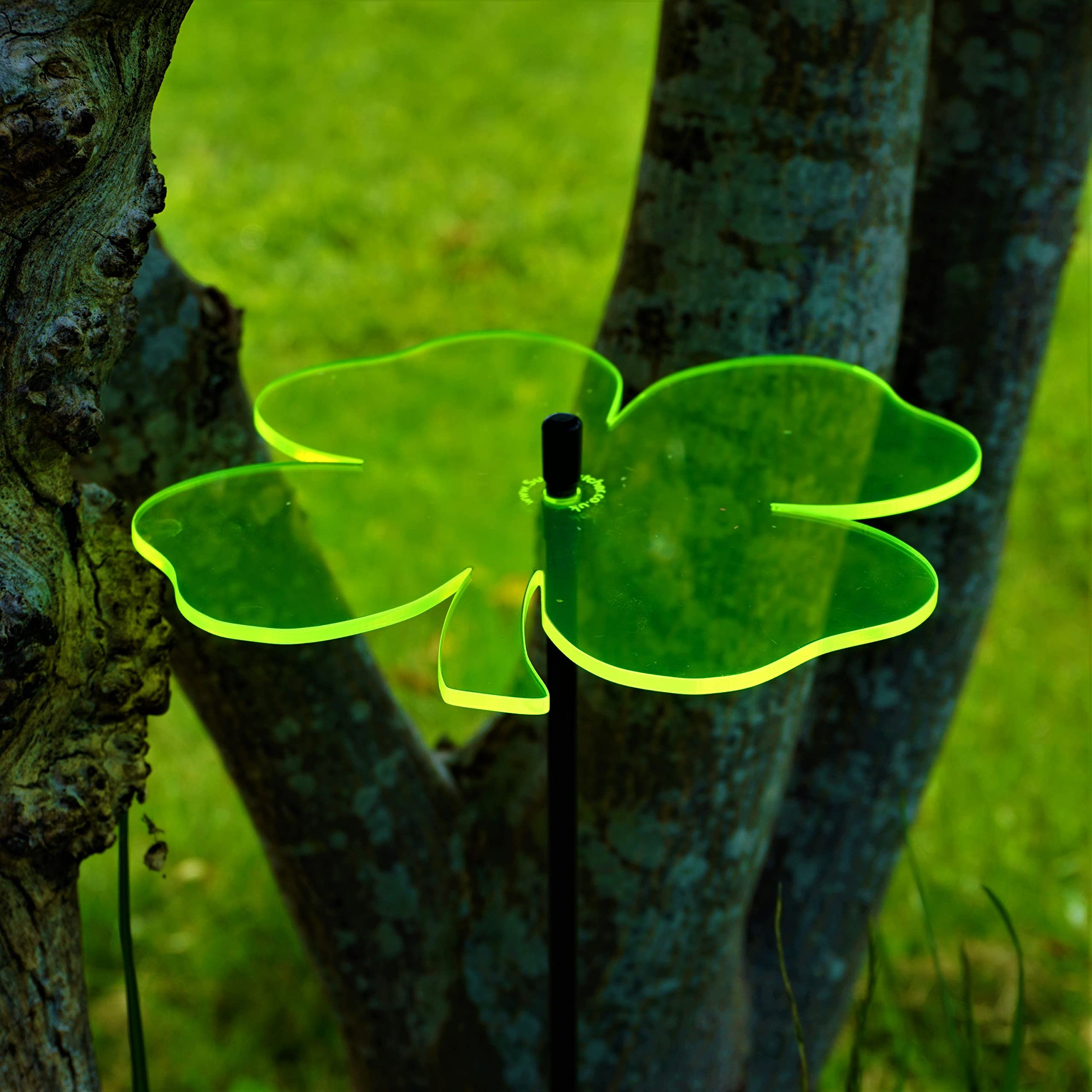 SunCatcher Garden Decor Ornament Lucky Shamrock Large Decorative Garden Stakes 75cm/29.5'' high Outdoor Yard Accessory Great Gardeners Gift, Colour:fluorescent Green Visit the Su