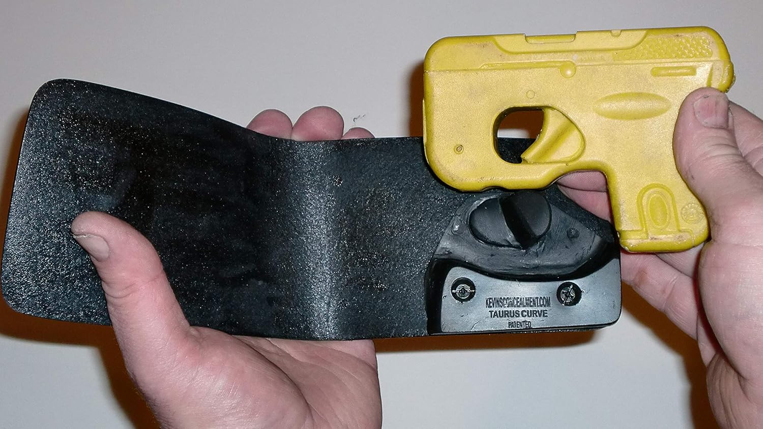 Amazon Com Wallet Holster For Full Concealment Taurus Curve Sports Outdoors