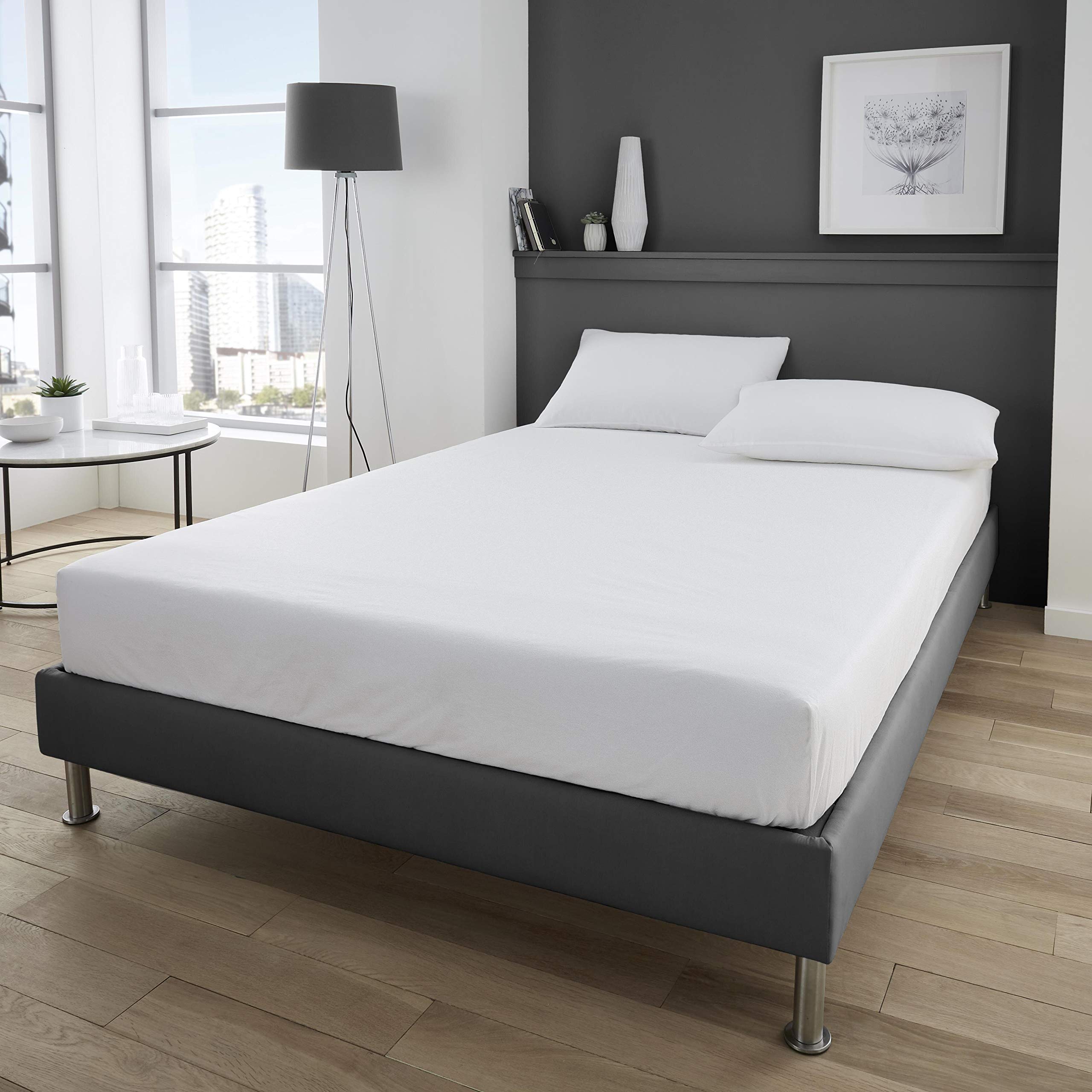 COMFORTNIGHTS "ComfortShield” Corovin Kingsize Waterproof Mattress Protector - "Get superior protection” for your mattress measuring 150 x 200 x 30 cms."