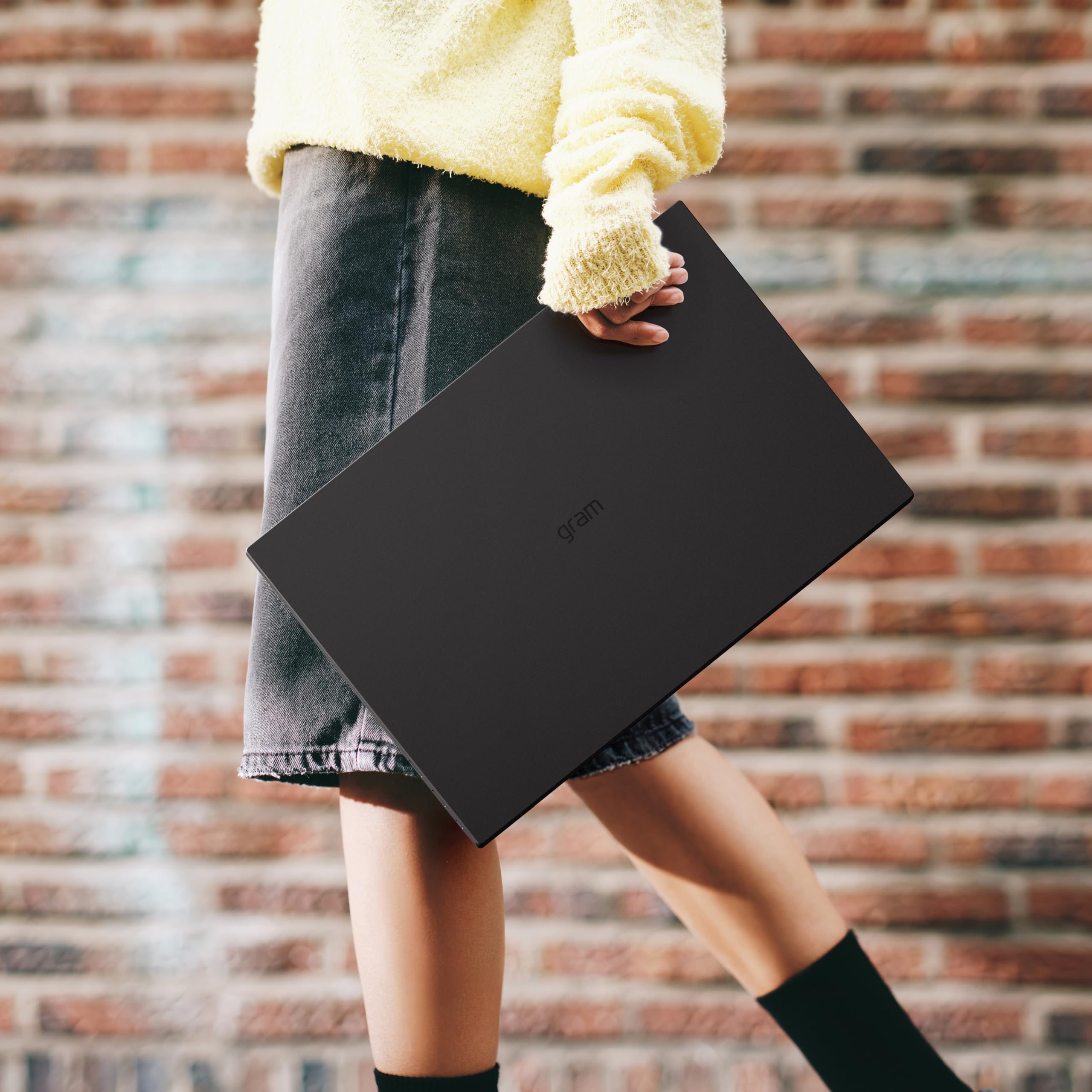 LG gram Pro 17-inch Lightweight Laptop Computer, Intel Evo Edition Powered by Intel Core Ultra9 285H Processor, NVIDIA RTX5050, Windows 11 Home, 32GB RAM, 2TB SSD, Black