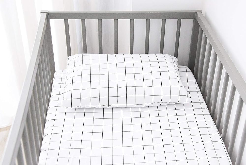 monochrome cot sheets