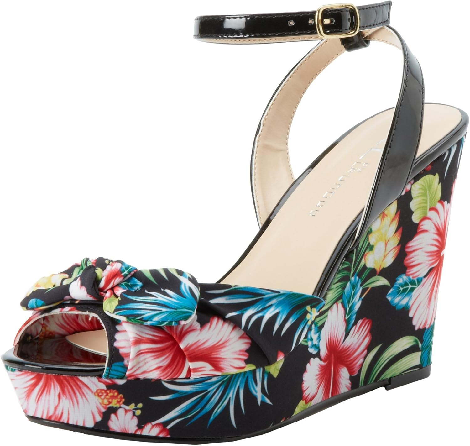 cl by laundry booming wedge sandal