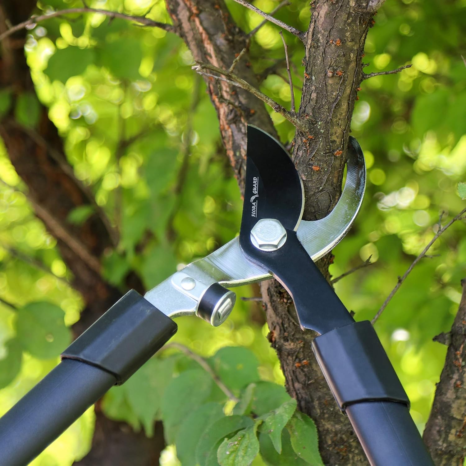 FLORA GUARD 26-Inch Bypass Lopper, Makes Clean Professional Cuts, 1.25-Inch Cutting Capacity, Tree Trimmer and Branch Cutter Featuring Sturdy: Home Improvement