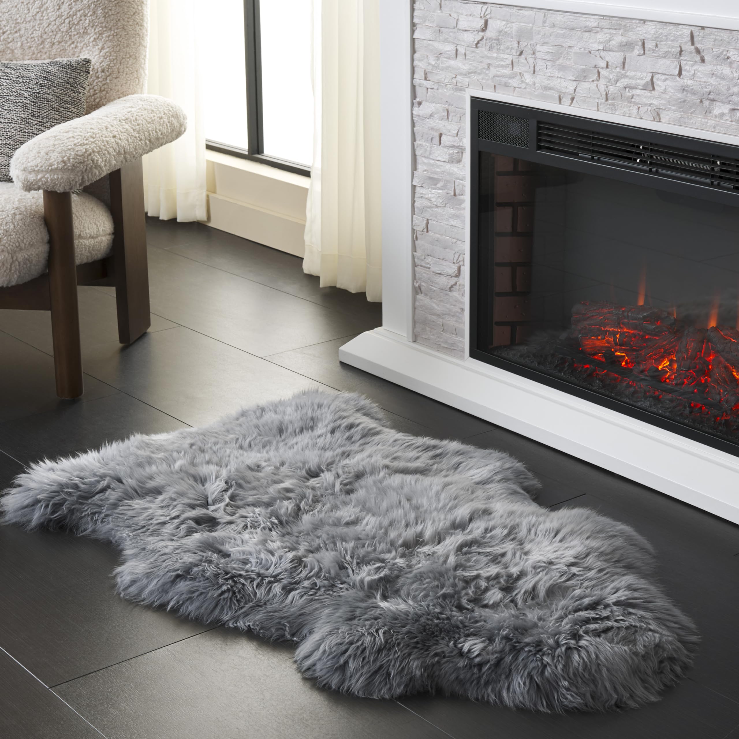 Safavieh Sheepskin Indoor Hand Made Accent Area Rug, Fur Collection, SHS121, in Steel Blue, 61 X 91 cm for Living Room, Bedroom or Any Indoor Space