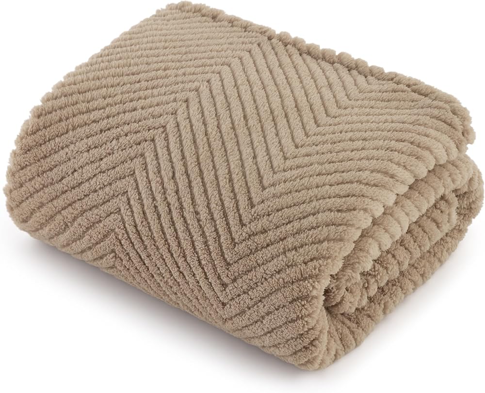 Bedsure Small Dog Blanket 80x60cm Fluffy Fleece Sofa Pet Throw Brown