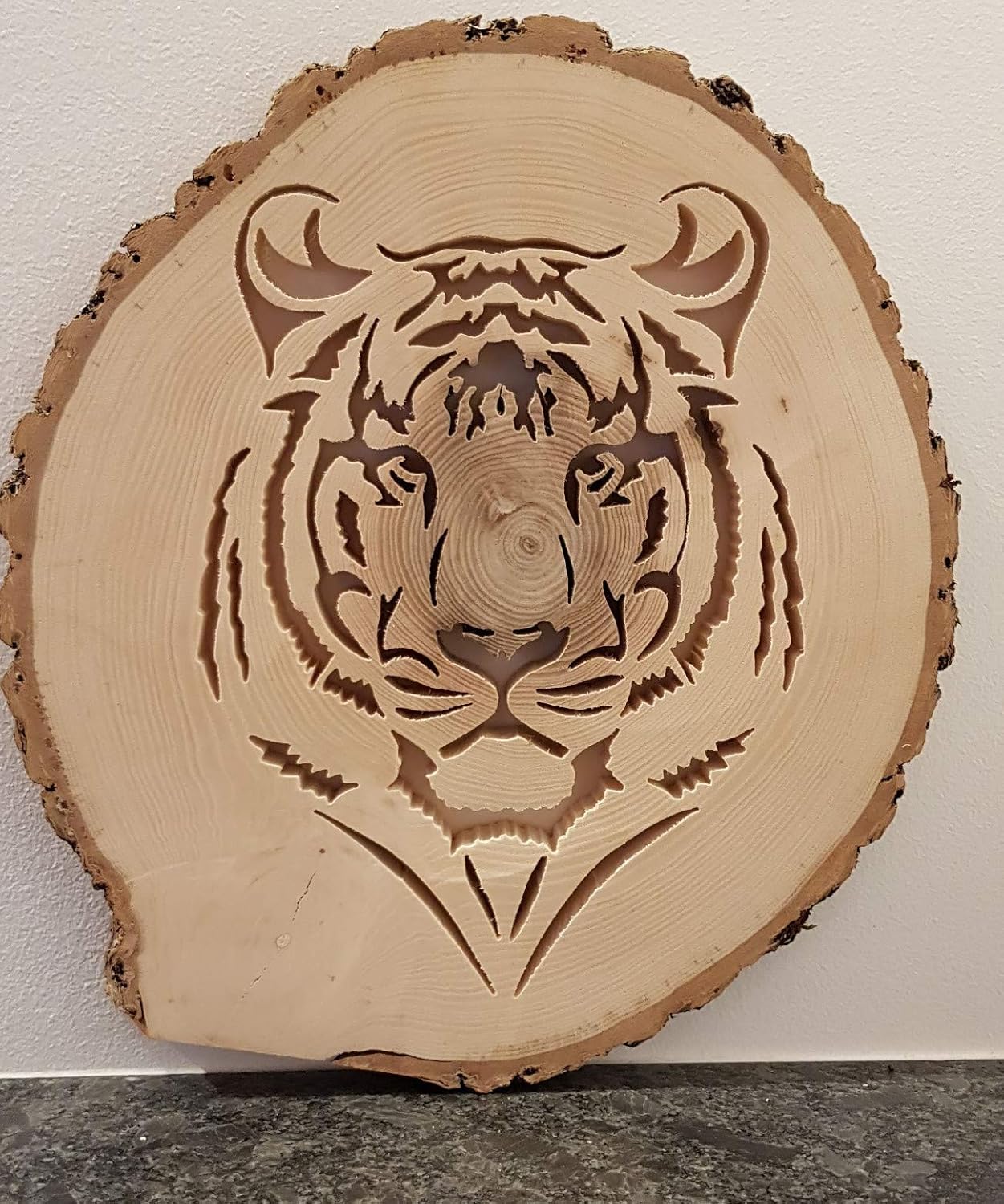 Tigre rondelle en bois chantourné 22/24 cm de diamètre