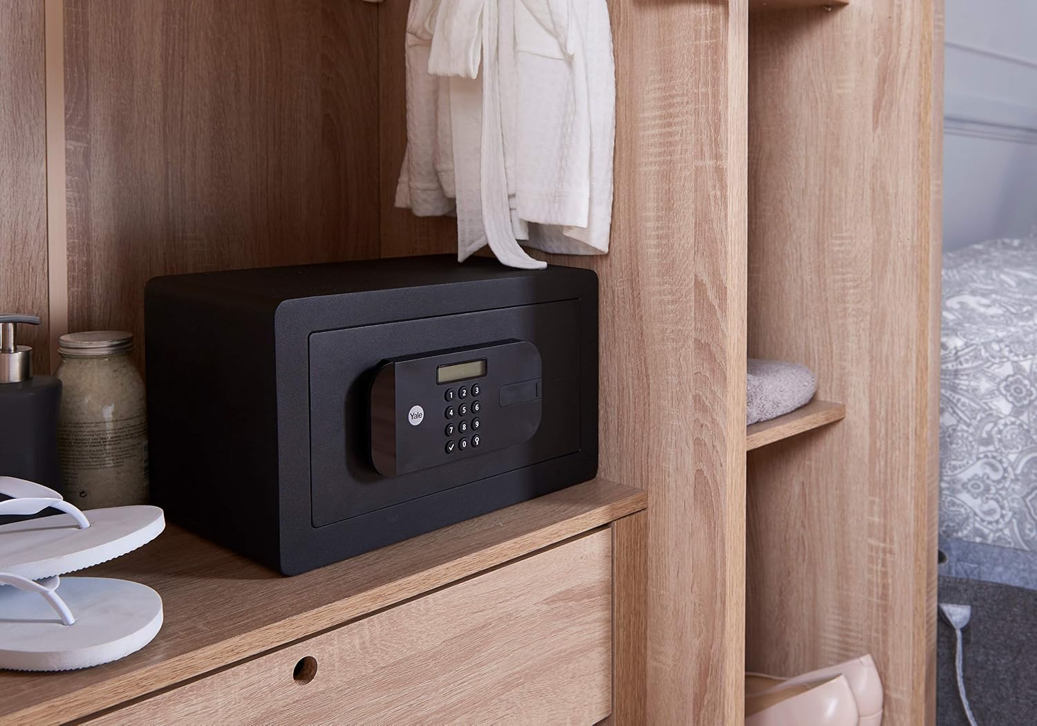 Yale Small High Security Safe, Secured by Design approved, Digital Keypad, LED Light Indicators, Steel Locking bolts - YSEB/200/EG1 - Image 5