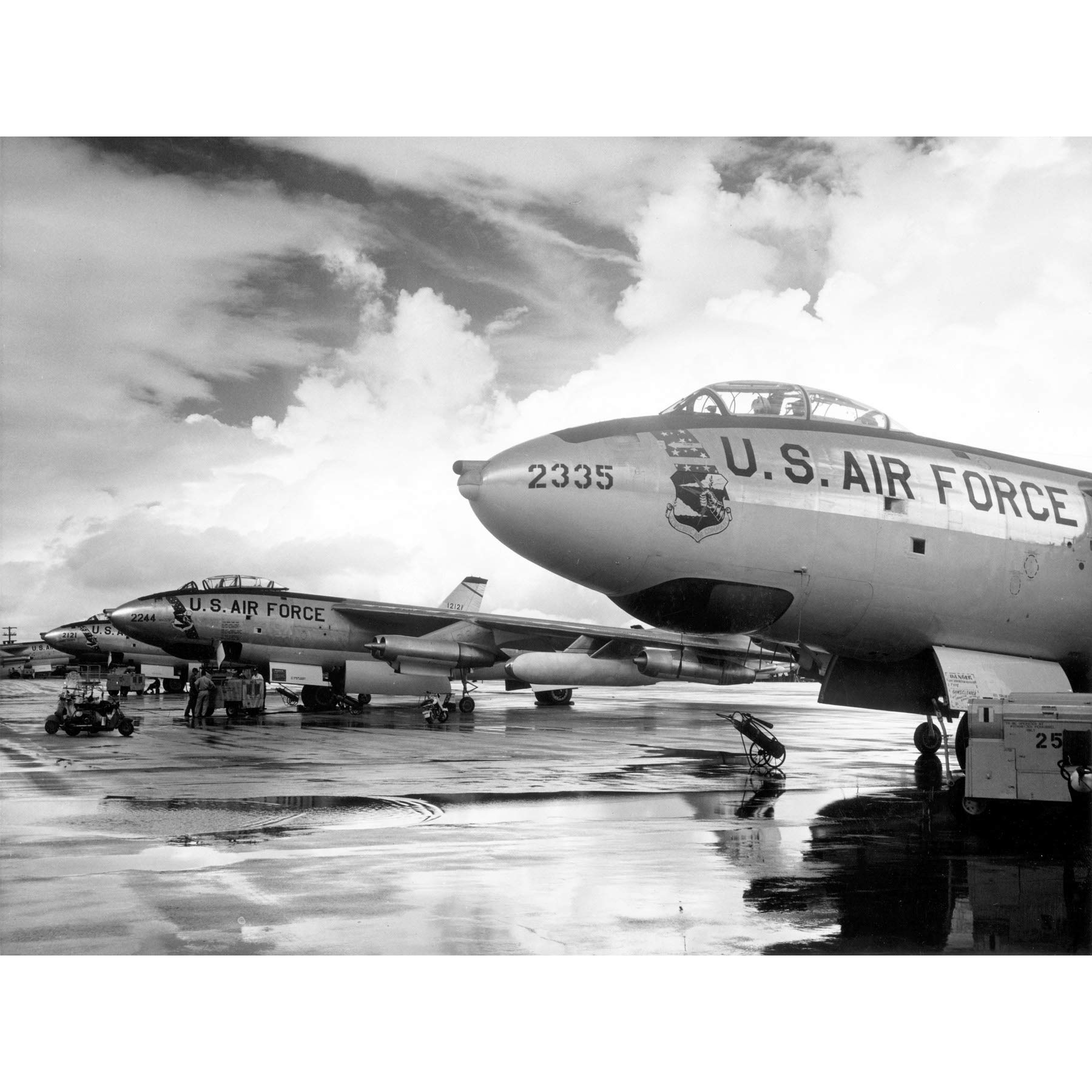 Military USA USAF 1950 B-47 Stratojet Bomber Aircraft Photo Large XL Wall Art Canvas Print