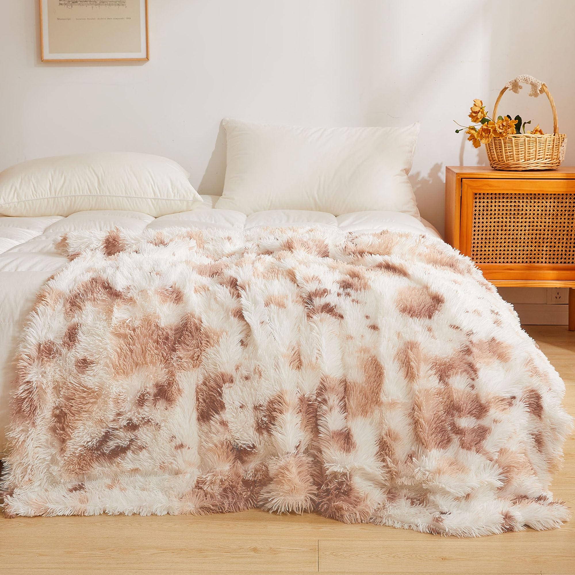 XeGe Luxury Faux Fur Throw Blanket, Soft Cow Print Big Fluffy Bed Blanket, Shaggy Plush Decorative Couch Blanket, Cute Furry Animal Print Fuzzy Blanket for Bedroom Living Room, Cow Beige, 60x80
