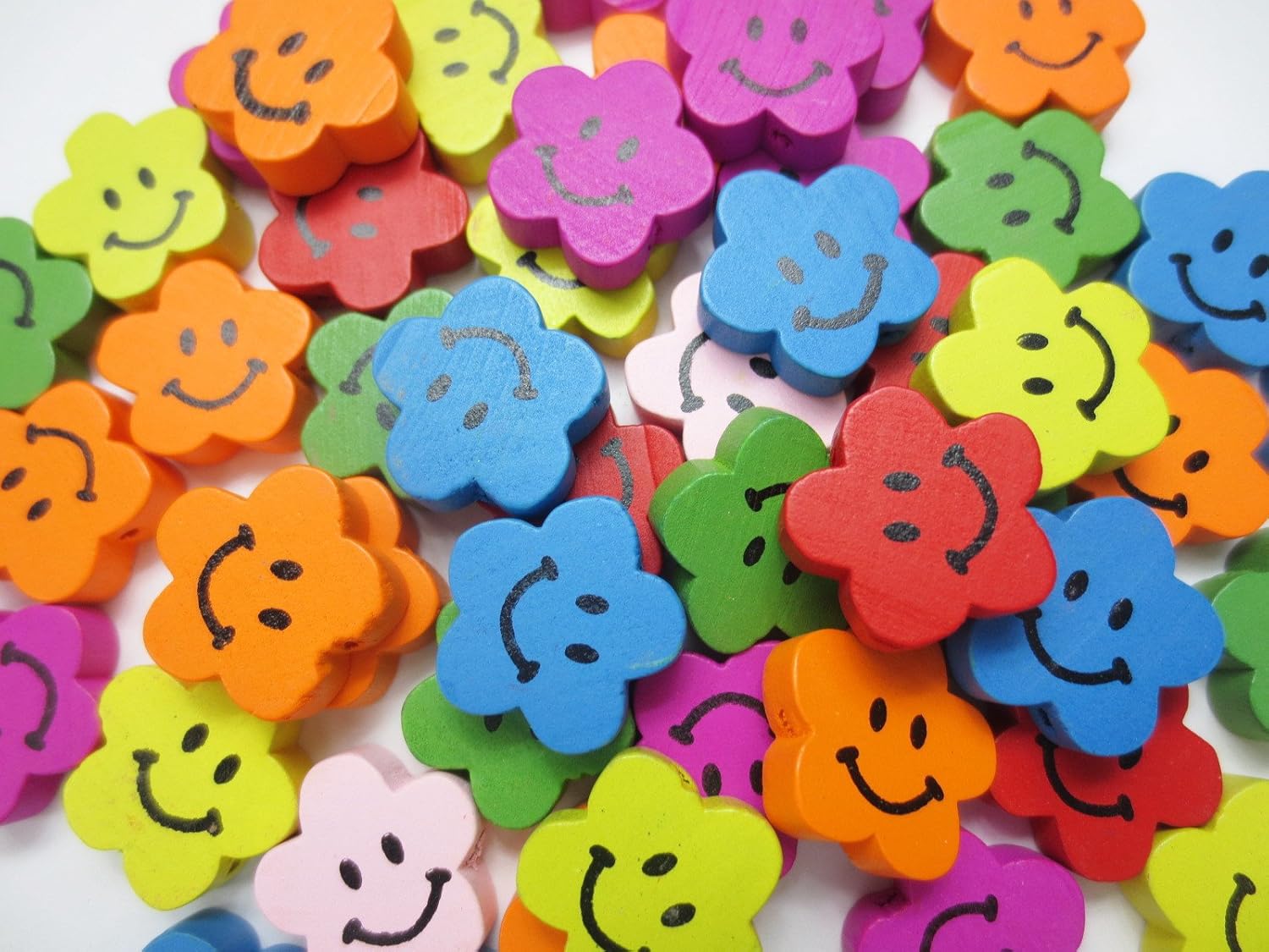 Amazon お花のスマイル ウッドビーズ 色mix 50個 mm ジュエリー作り アクセサリー材料 ハンドメイドパーツ ヒューイ雑貨 ビーズ ストーン 通販