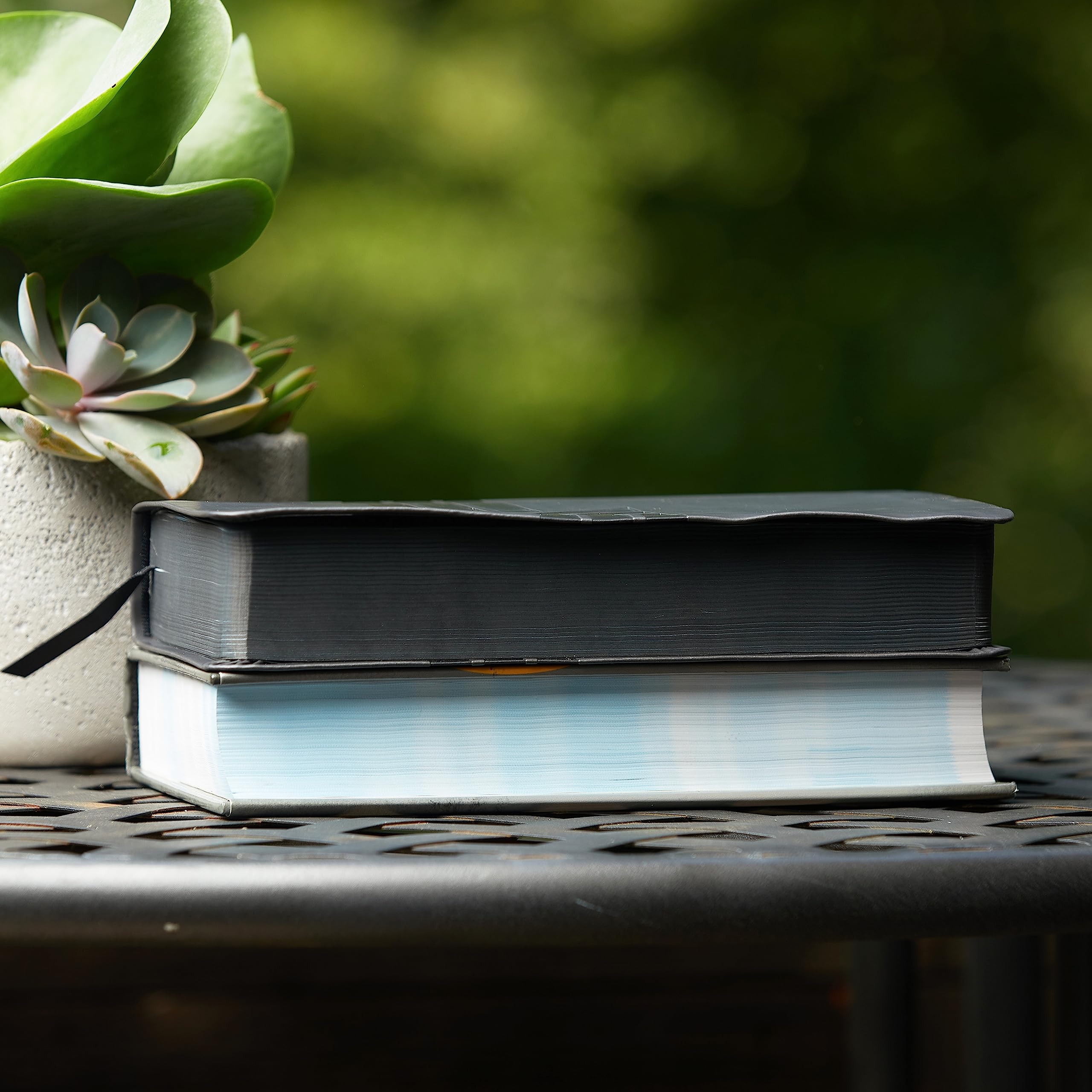 NKJV, Extreme Teen Study Bible, Leathersoft, Gray: Real Faith for Real Life NKJV, Extreme Teen Study Bible, Leathersoft, Gray: Real Faith for Real Life Imitation Leather Hardcover