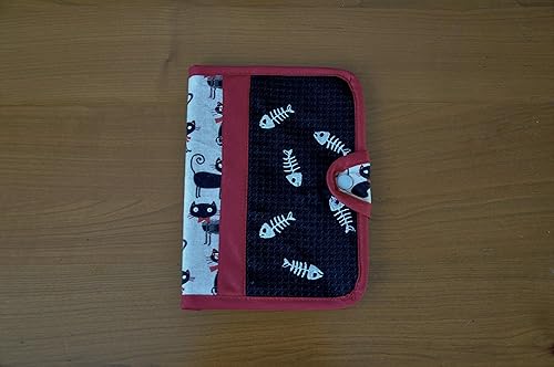 Protege Carnet De Sante Pour Chat Noir Et Rouge Motif Chats Et Aretes De Poisson Personnalisable Amazon Fr Handmade
