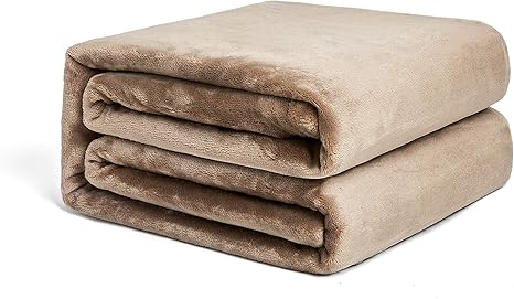 Amazon Co Jp Newshone 毛布 もうふ シングル フリース ブランケット マイクロファイバー 140x0cm ふわふわ 柔らかい 軽くて暖かい オフィス 旅行 出張 キャンプ用品 ライトブラウン ホーム キッチン
