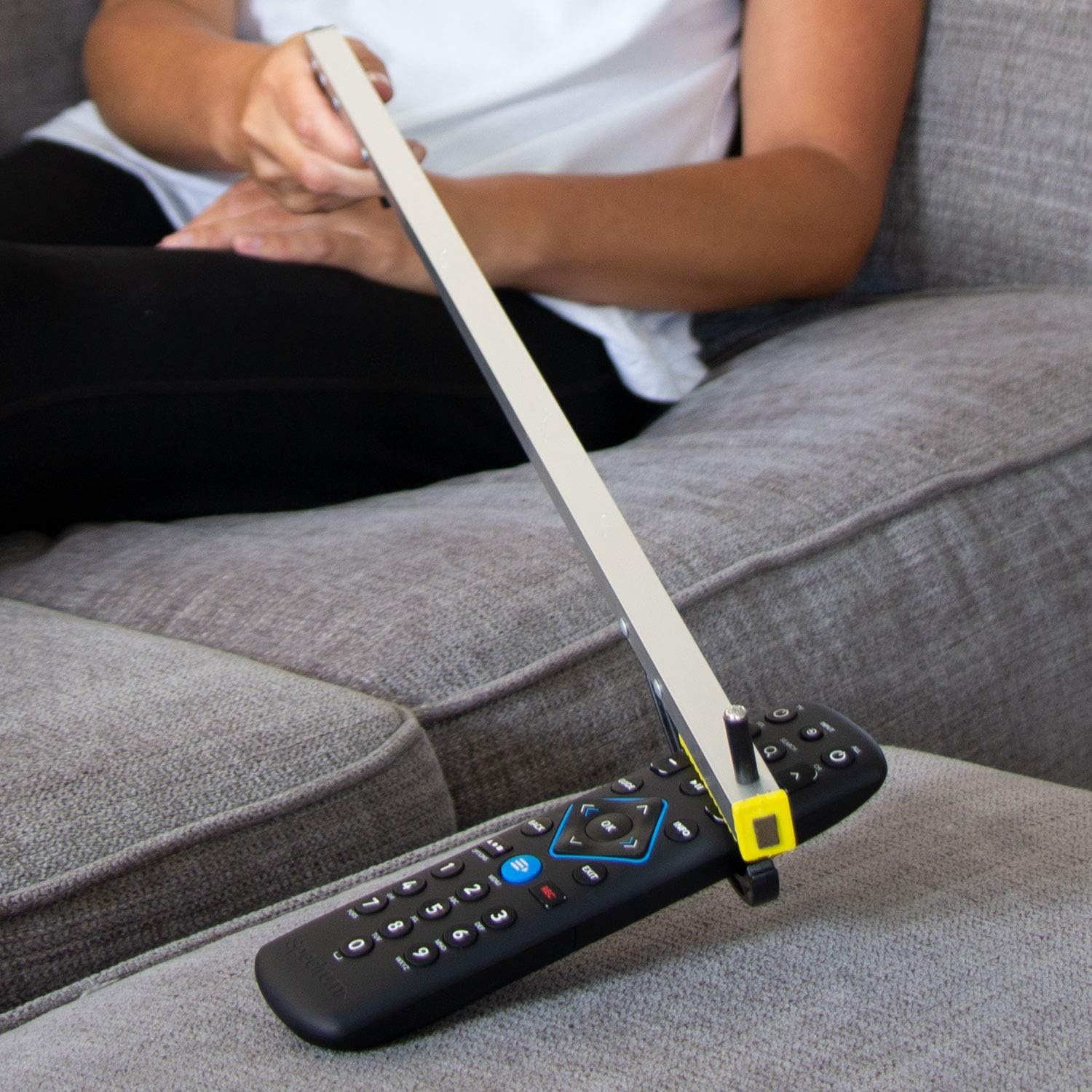 Duro-Med Reacher Grabber, Ergonomic Lightweight Reacher Grabber Tool, Magnetitic Pick Up Tool, 32 Inches, Black and Yellow: Health & Personal Care