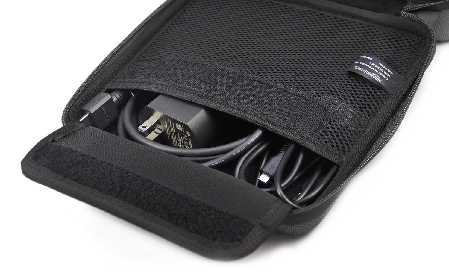 Basics Carrying Case for Super NES Classic and Accessories - 8.5 x 3.5 x 8.5 Inches, Black: Video Games
