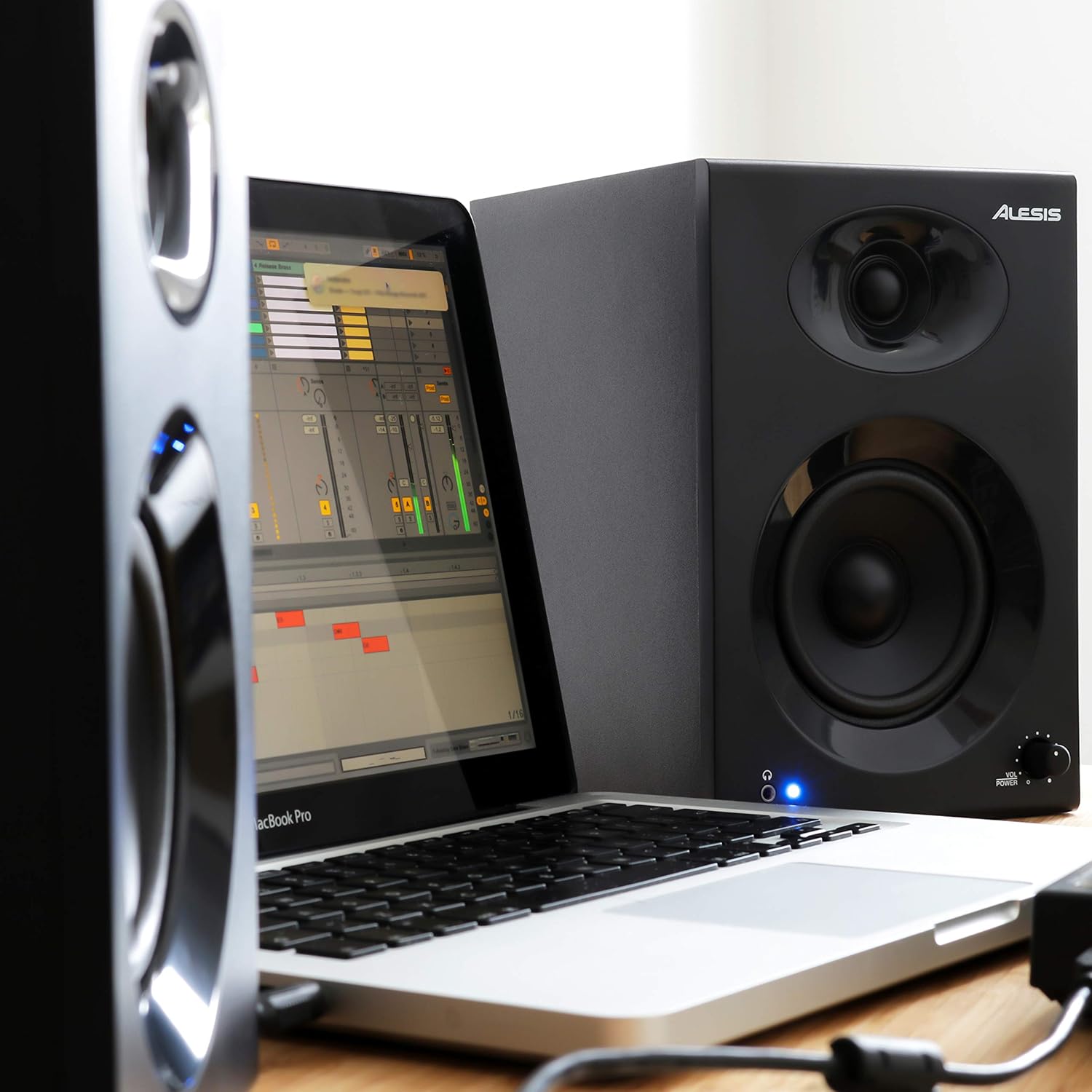 alesis elevate 3 mkii powered desktop studio speakers