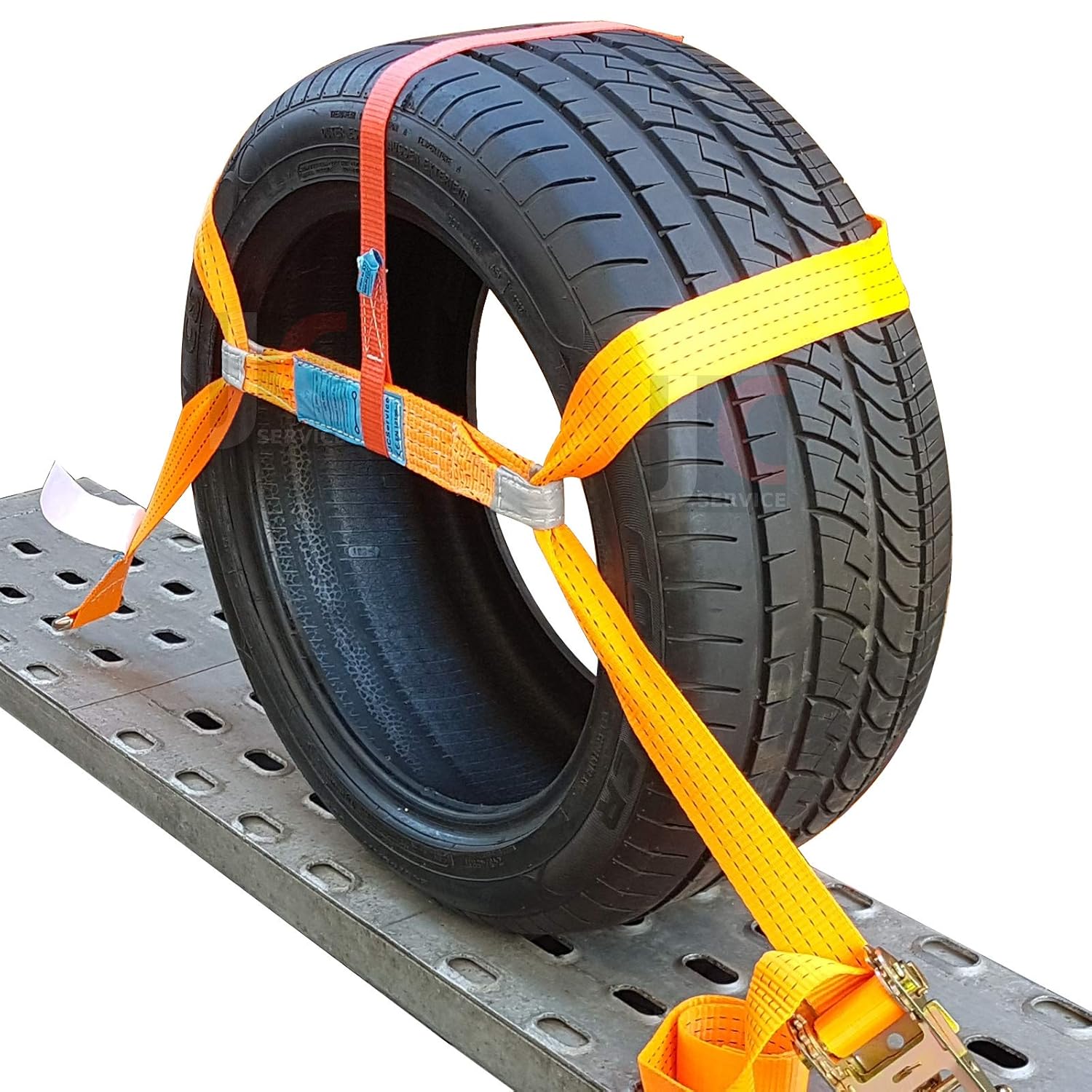 машина с вывернутыми колесами. бмв на эвакуаторе 520. буксировка автомобиля с частичной погрузкой. колеса эвакуаторы. эвакуатор.