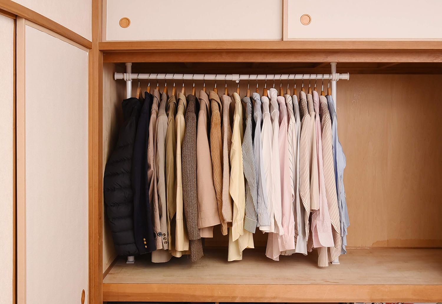 Amazon 山善 突っ張り ハンガーラック 幅73 1 奥行9 高さ80 124cm 押入れ たっぷり収納 たて よこ伸縮 ひっかけ棒付属 かんたん設置 耐荷重30kg 組立品 ホワイト Wjo 715 Wh ハンガーラック オンライン通販