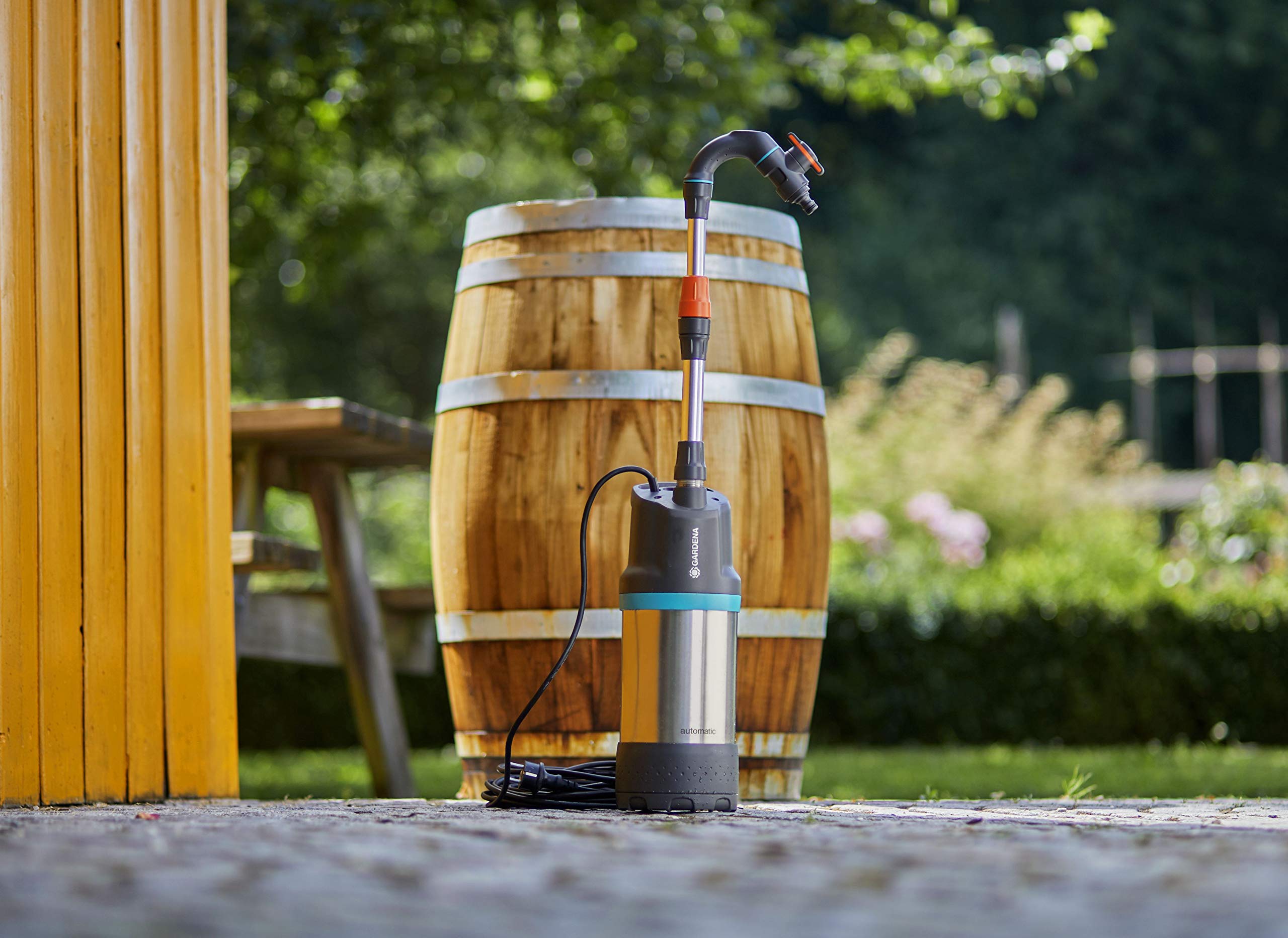 Gardena Regenfasspumpe 4700/2 inox automatic: Tauchdruckpumpe mit integriertem Filter, Fördermenge 4700 l/h, Edelstahl Gehäuse, Regulierventil zur Einstellung der Wassermenge (1766-20) 6