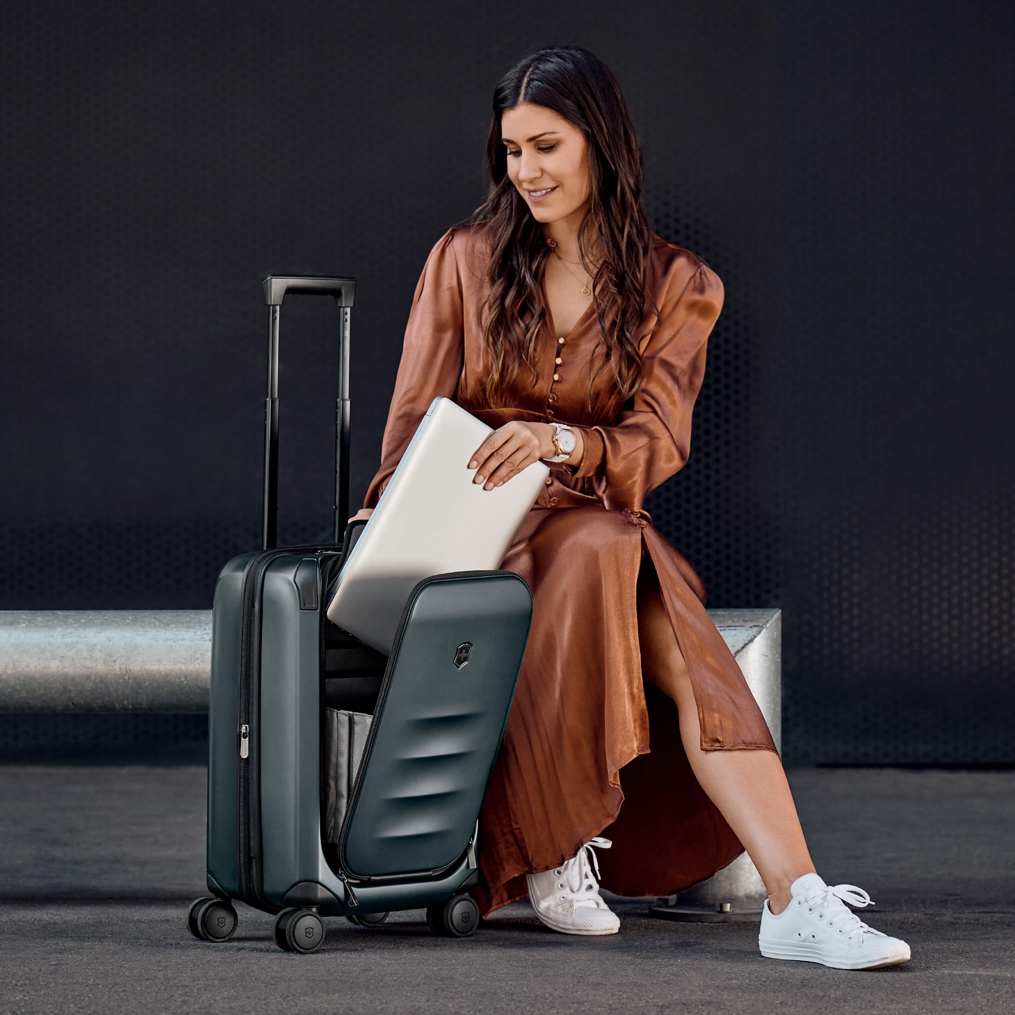 Victorinox Spectra 3.0 Expandable Global Carry-On, Handgepäckkoffer Klein, Trolley mit 4 Rollen, 55 x 40 x 20 cm, 39-47 l, Erweiterbar, Grau/Grün 2