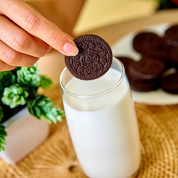 OREO CHOCOLATE SANDWICH COOKIES, PARTY SIZE, 24.16 OZ