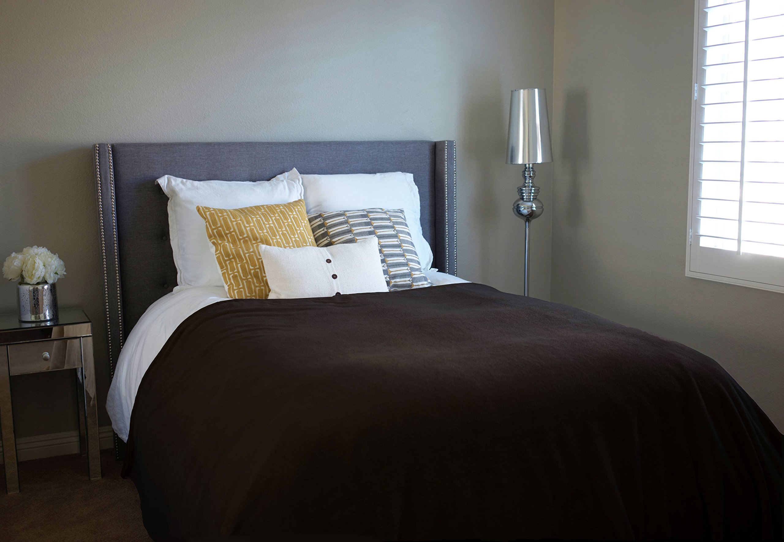 Napa Super Soft Plush Bed Blanket Brown Queen Size All Season Velvet Throw Blankets, Lightweight and Easy Care Couch Blanket Fleece Blanket, 90\