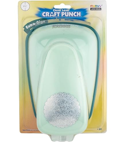Amazon.com: We R Memory Keepers Lucky Paper Punch, Retro Scallop