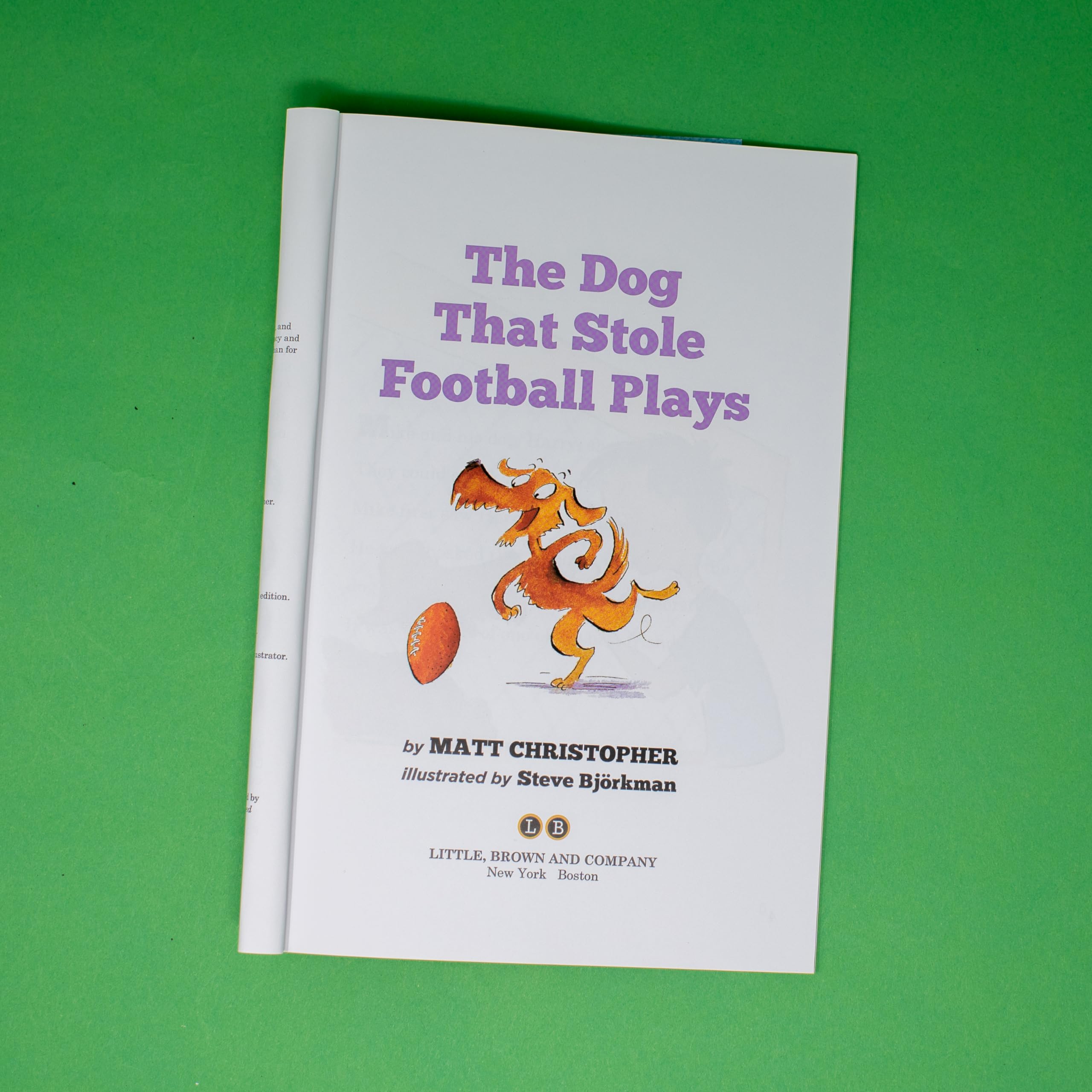 The Dog That Stole Football Plays (Passport to Reading Level 3, 1) The Dog That Stole Football Plays (Passport to Reading Level 3, 1) Paperback Kindle Edition with Audio/Video Hardcover