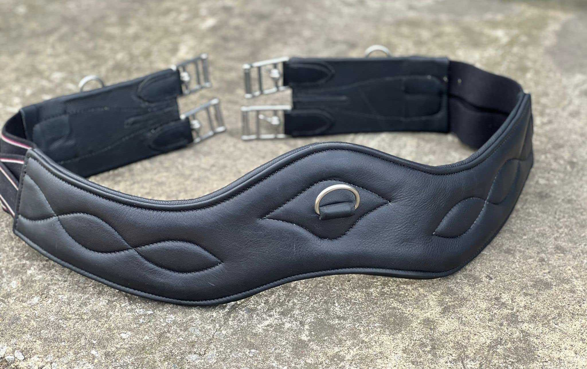 Equipride ALL PURPOSE GIRTH SUPERSOFT CORNWALL ANATOMICAL GIRTH MADE ON COW LEATHER (140 cm, Black)