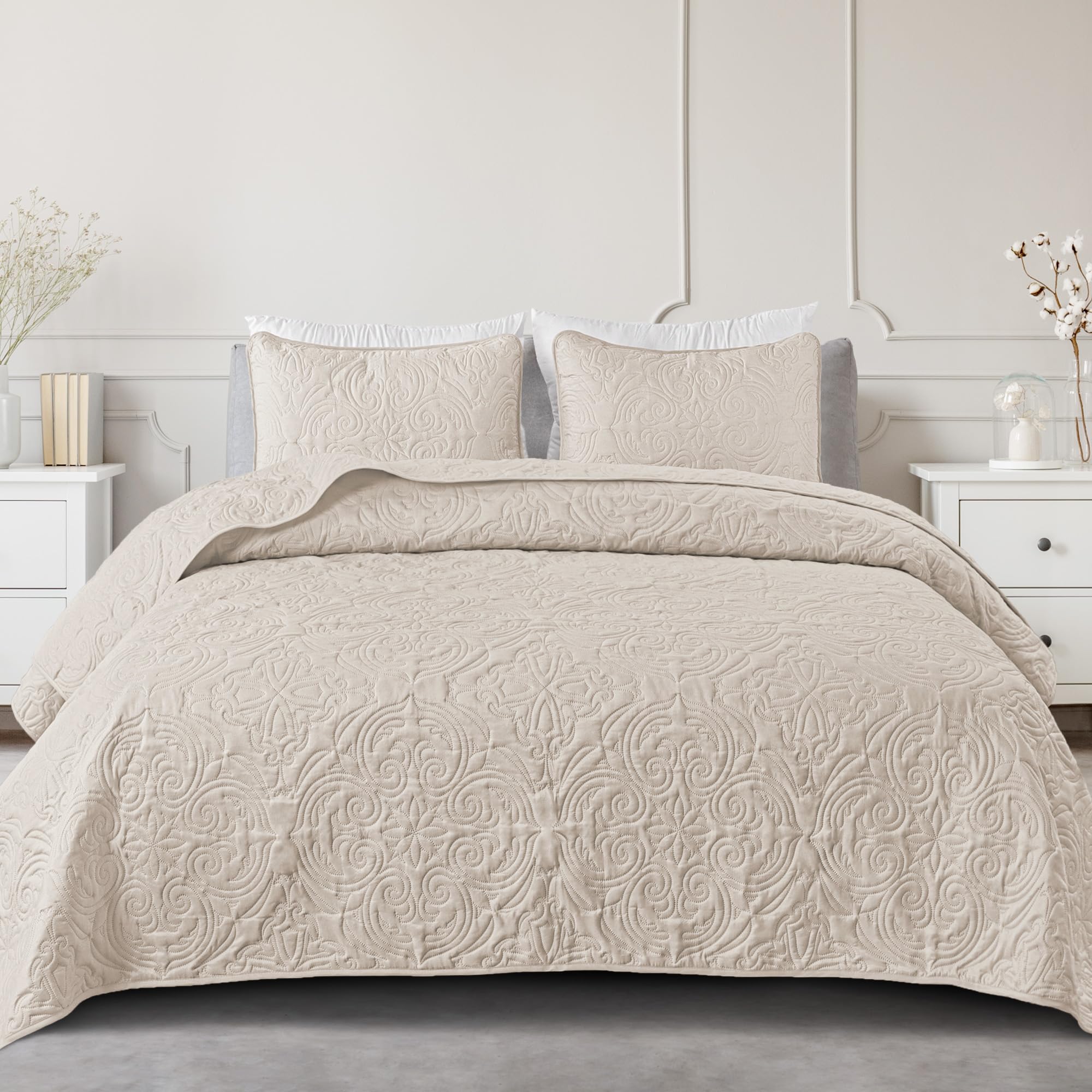 Photo 1 of Exclusivo Mezcla Quilt Set Oversized King Size with 2 Pillow Shams, Lightweight Brich Beige Quilts with Vintage Damask Pattern, Soft Cal King Bedspreads Coverlets Bedding Set for All Seasons